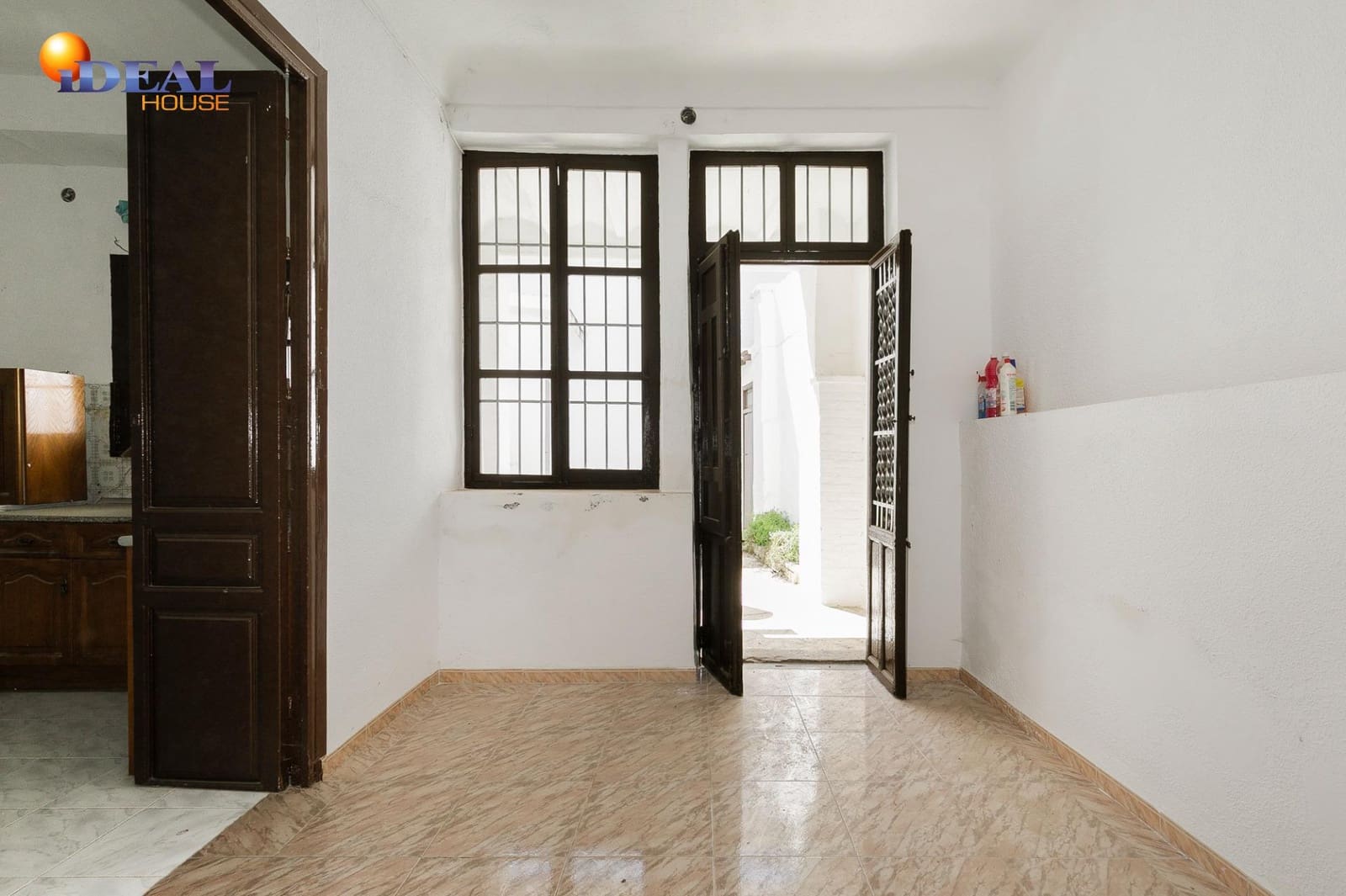 7 bedroom Townhouse for sale in Chauchina with garage - € 180,000 (Ref: 9434007)