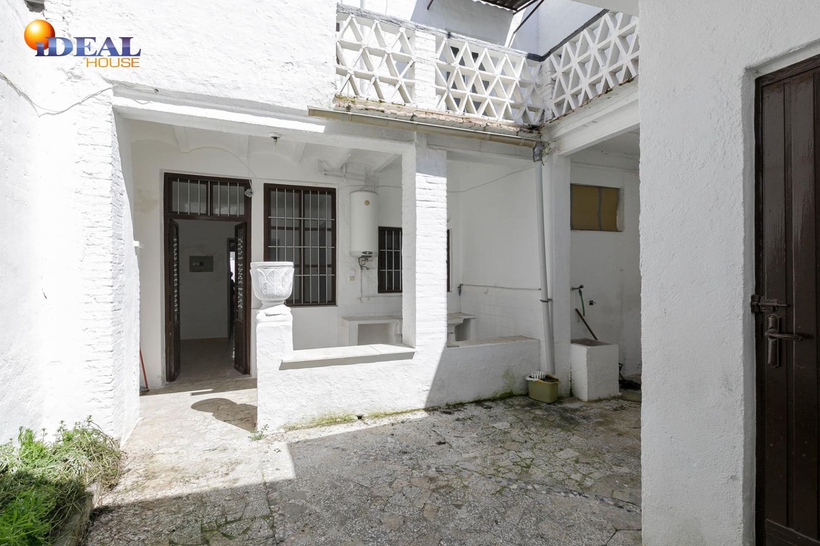 7 bedroom Townhouse for sale in Chauchina with garage - € 180,000 (Ref: 9434007)