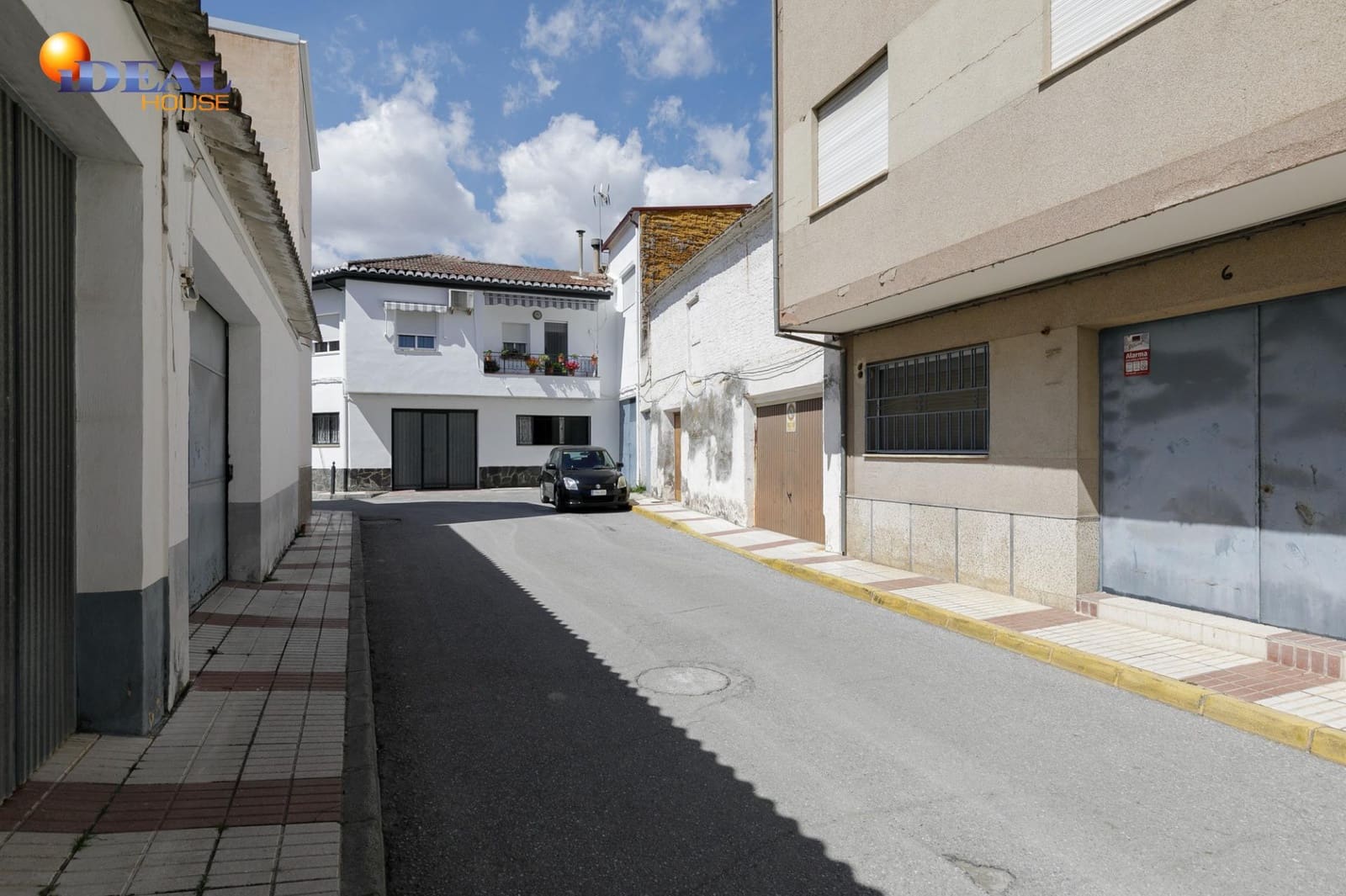 7 bedroom Townhouse for sale in Chauchina with garage - € 180,000 (Ref: 9434007)