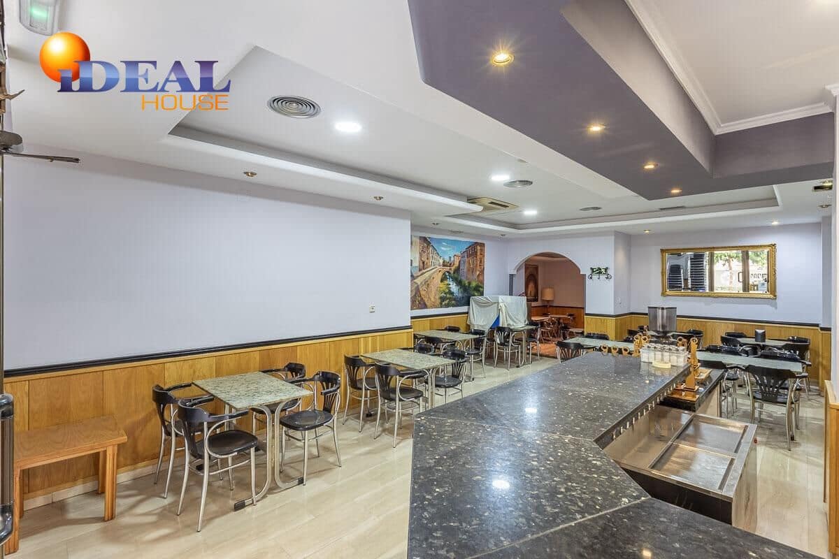 Business for sale in Granada city - € 270,000 (Ref: 9434008)