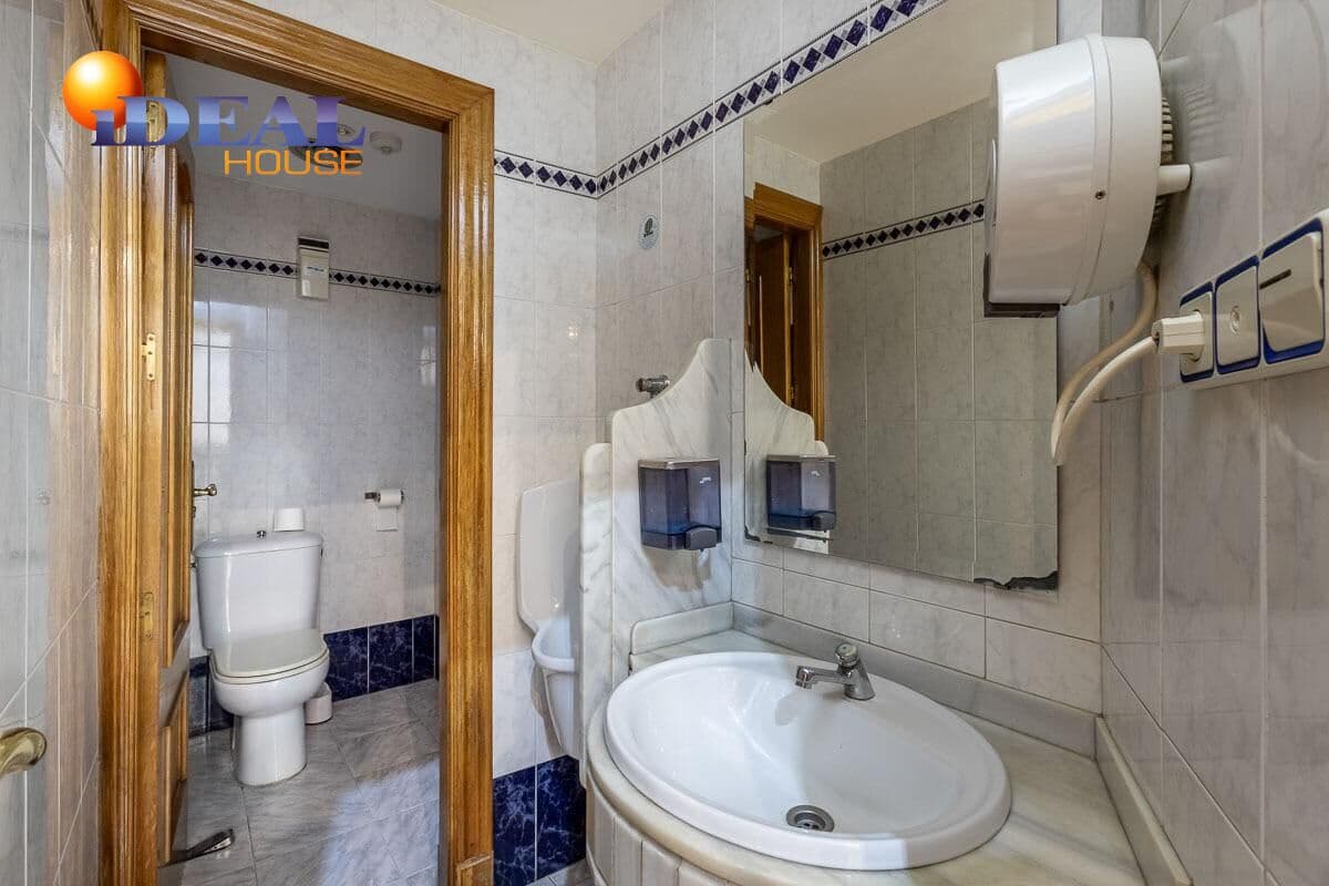 Business for sale in Granada city - € 270,000 (Ref: 9434008)