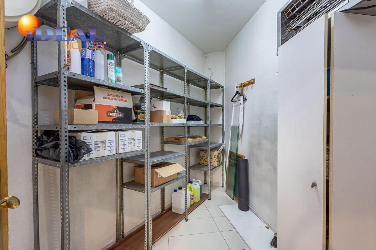 Business for sale in Granada city - € 270,000 (Ref: 9434008)