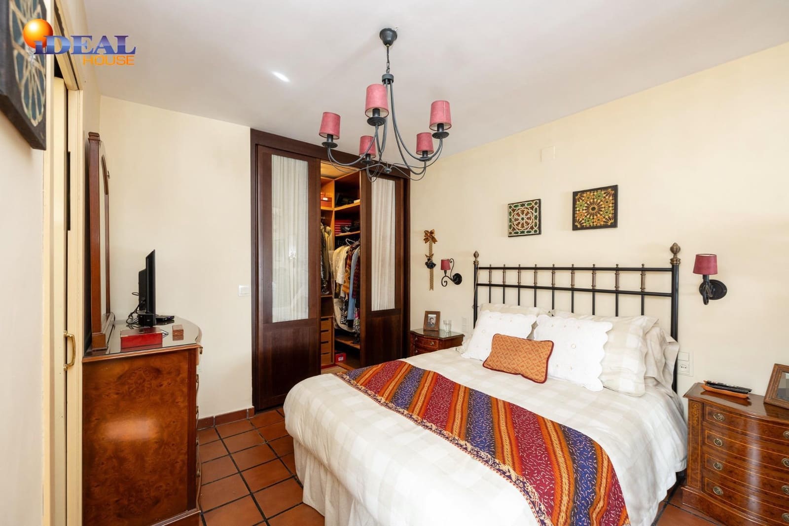 5 makuuhuone Omakotitalo myytävänä paikassa Granada kaupunki mukana 
autotalli - 1 200 000 € (Ref: 9434010)