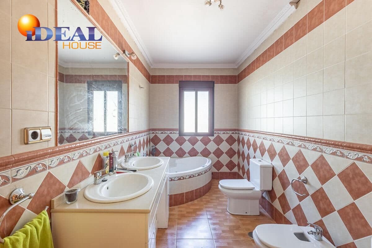 Bedrift til salgs i Alcala la Real med garasje - € 1 449 900 (Ref: 9434011)