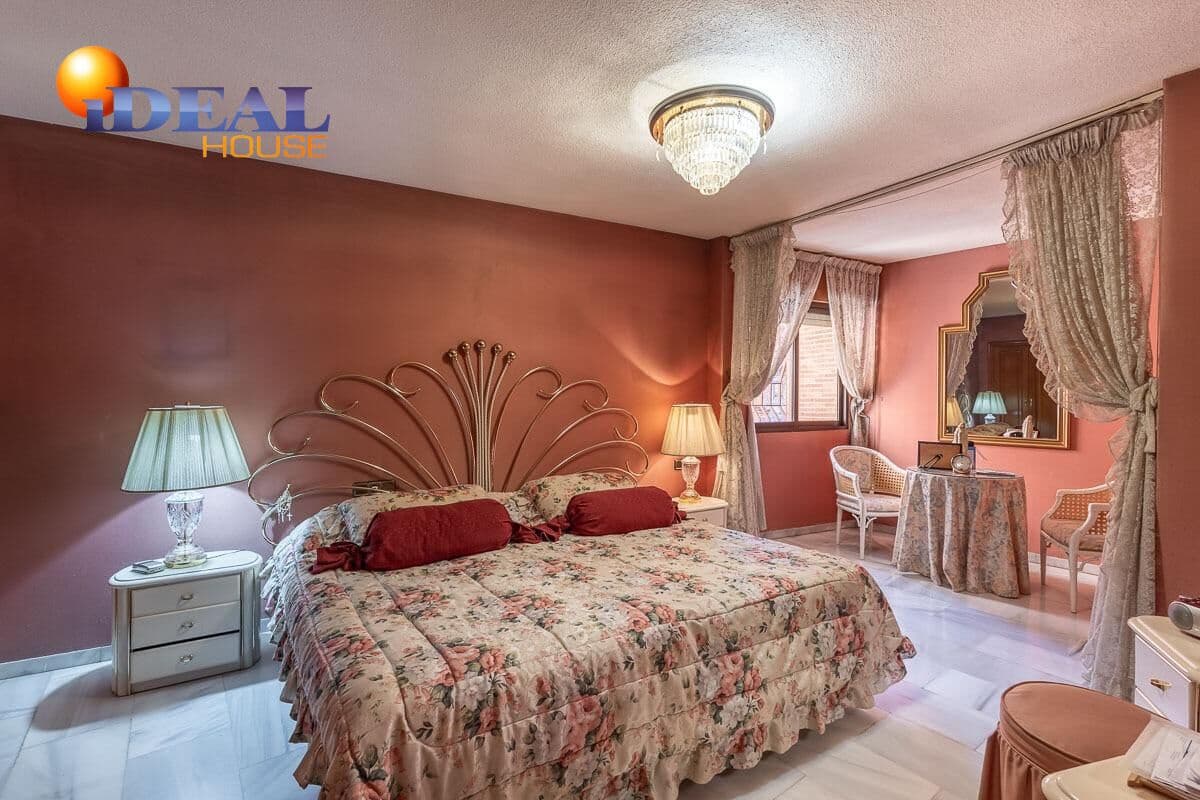 Piso de 3 habitaciones en Granada ciudad en venta con piscina - 1.360.000 € (Ref: 9434013)