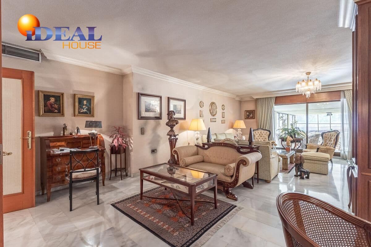 Piso de 3 habitaciones en Granada ciudad en venta con piscina - 1.360.000 € (Ref: 9434013)