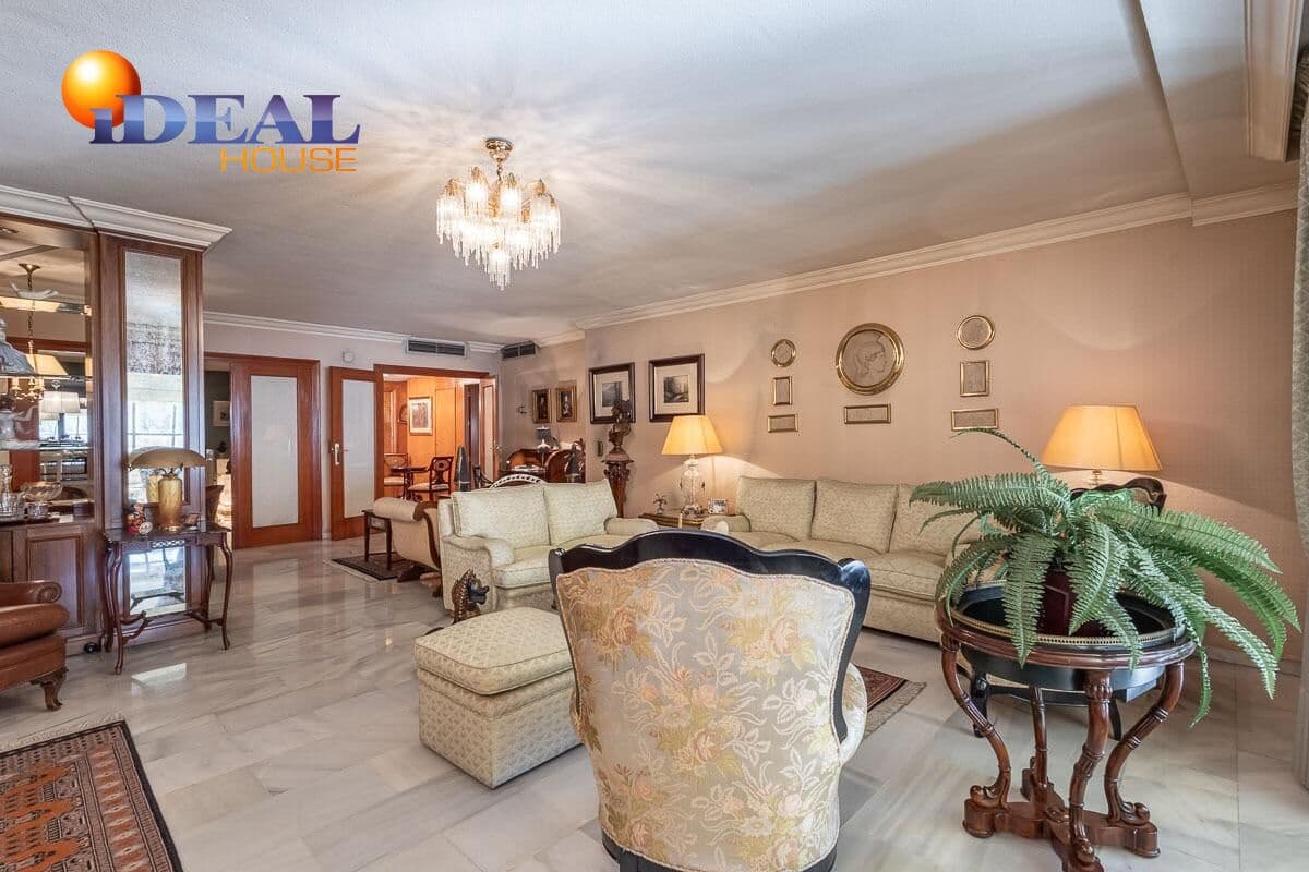 Piso de 3 habitaciones en Granada ciudad en venta con piscina - 1.360.000 € (Ref: 9434013)