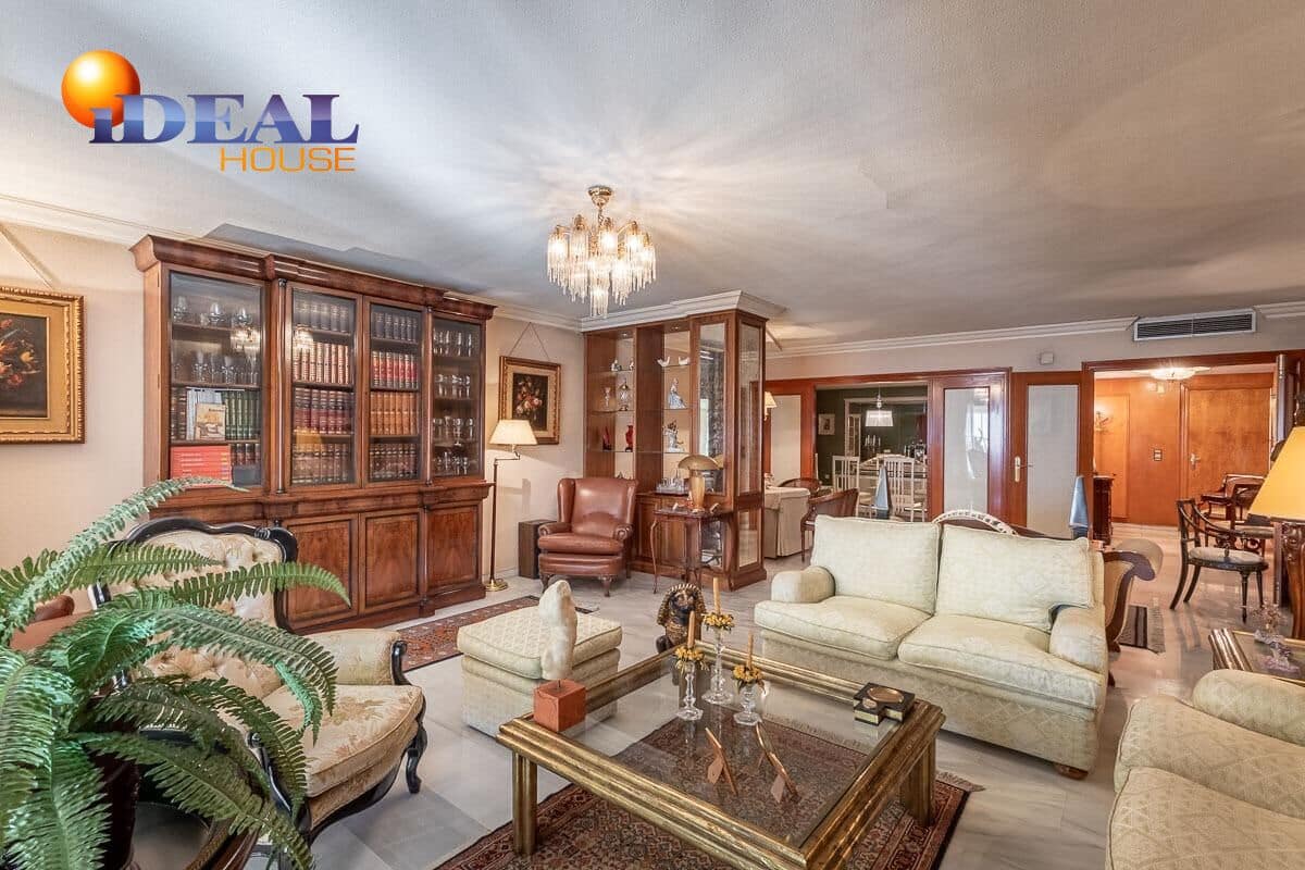 Piso de 3 habitaciones en Granada ciudad en venta con piscina - 1.360.000 € (Ref: 9434013)