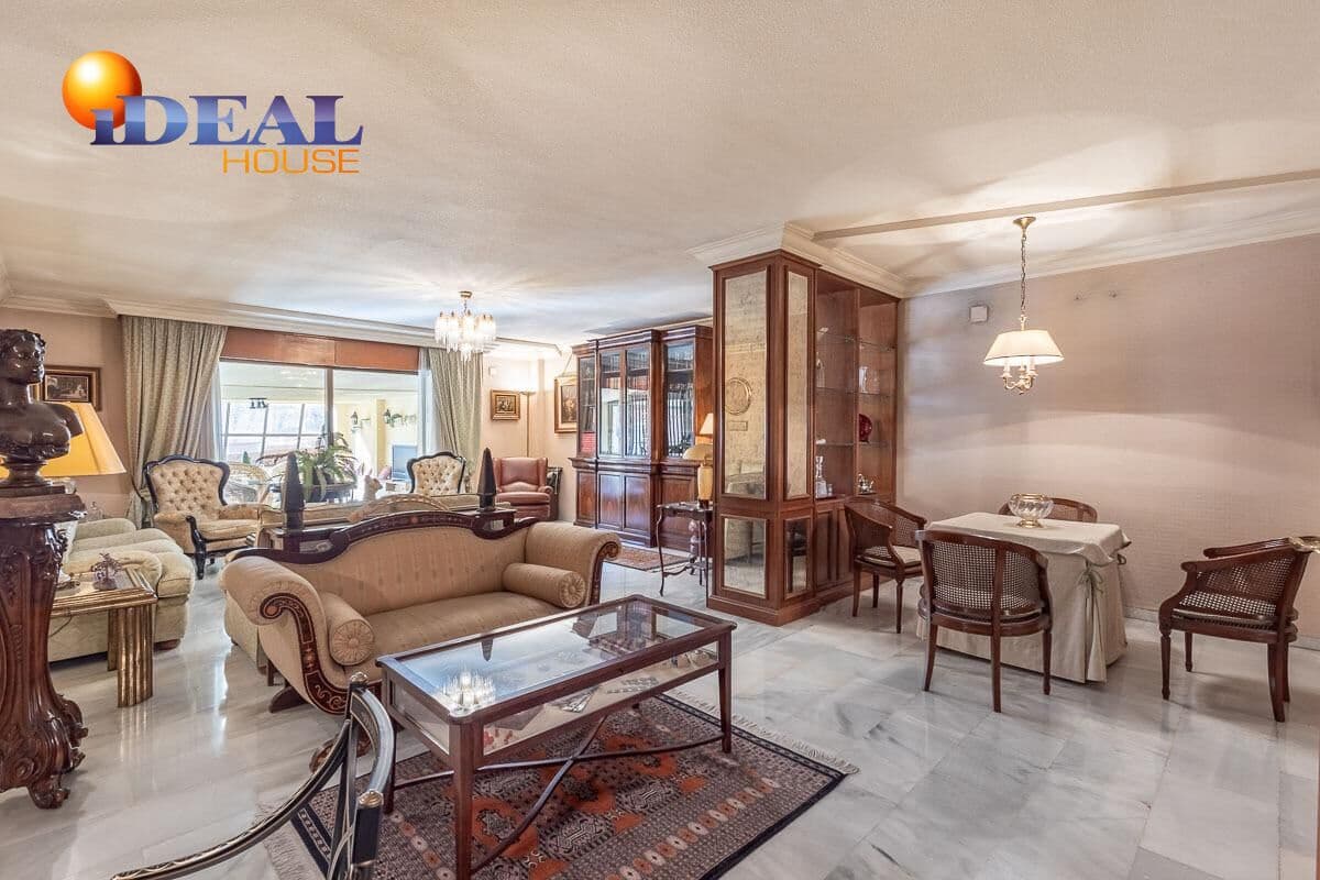 Piso de 3 habitaciones en Granada ciudad en venta con piscina - 1.360.000 € (Ref: 9434013)