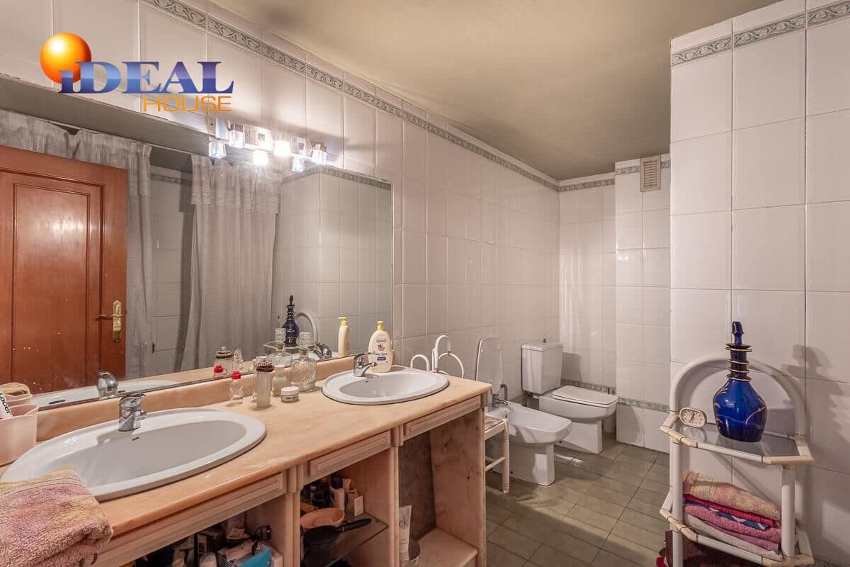 Piso de 3 habitaciones en Granada ciudad en venta con piscina - 1.360.000 € (Ref: 9434013)