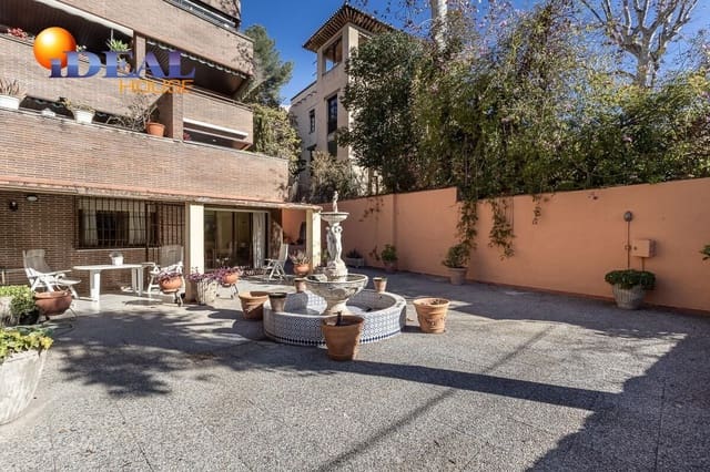 Piso de 3 habitaciones en Centro, Granada ciudad en venta con piscina - 1.360.000 € (Ref: 9434013)