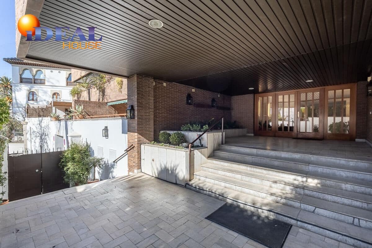 Piso de 3 habitaciones en Granada ciudad en venta con piscina - 1.360.000 € (Ref: 9434013)