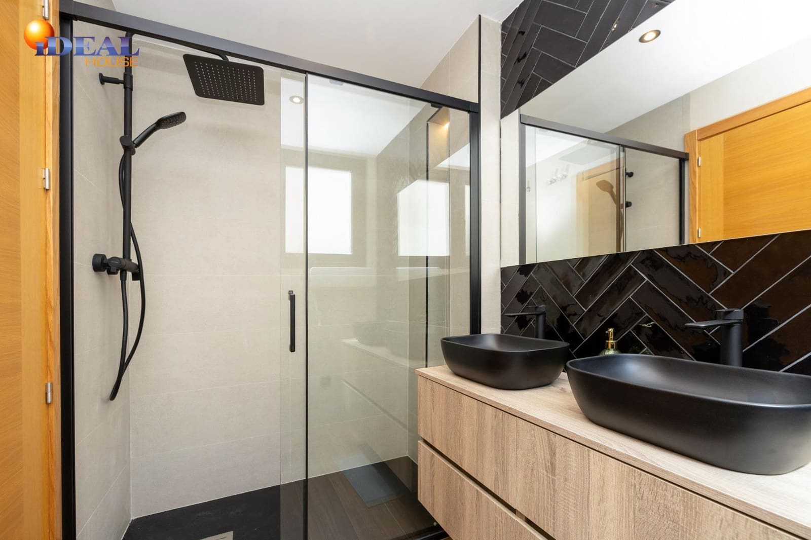 3 slaapkamer Penthouse te koop in Armilla met zwembad garage - € 800.000 (Ref: 9434016)