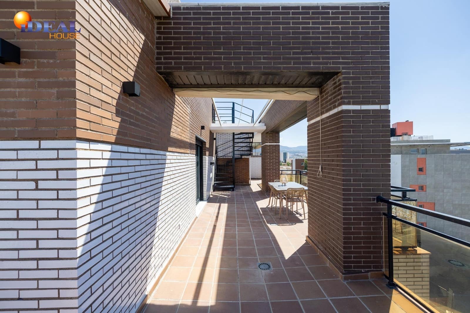 3 slaapkamer Penthouse te koop in Armilla met zwembad garage - € 800.000 (Ref: 9434016)