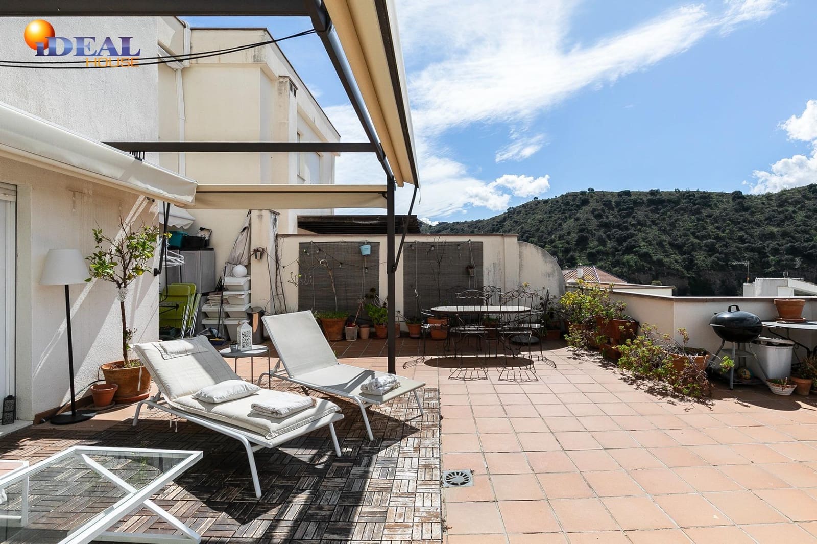 5 makuuhuone Omakotitalo myytävänä paikassa Granada kaupunki mukana uima-altaan 
autotalli - 449 900 € (Ref: 9434019)