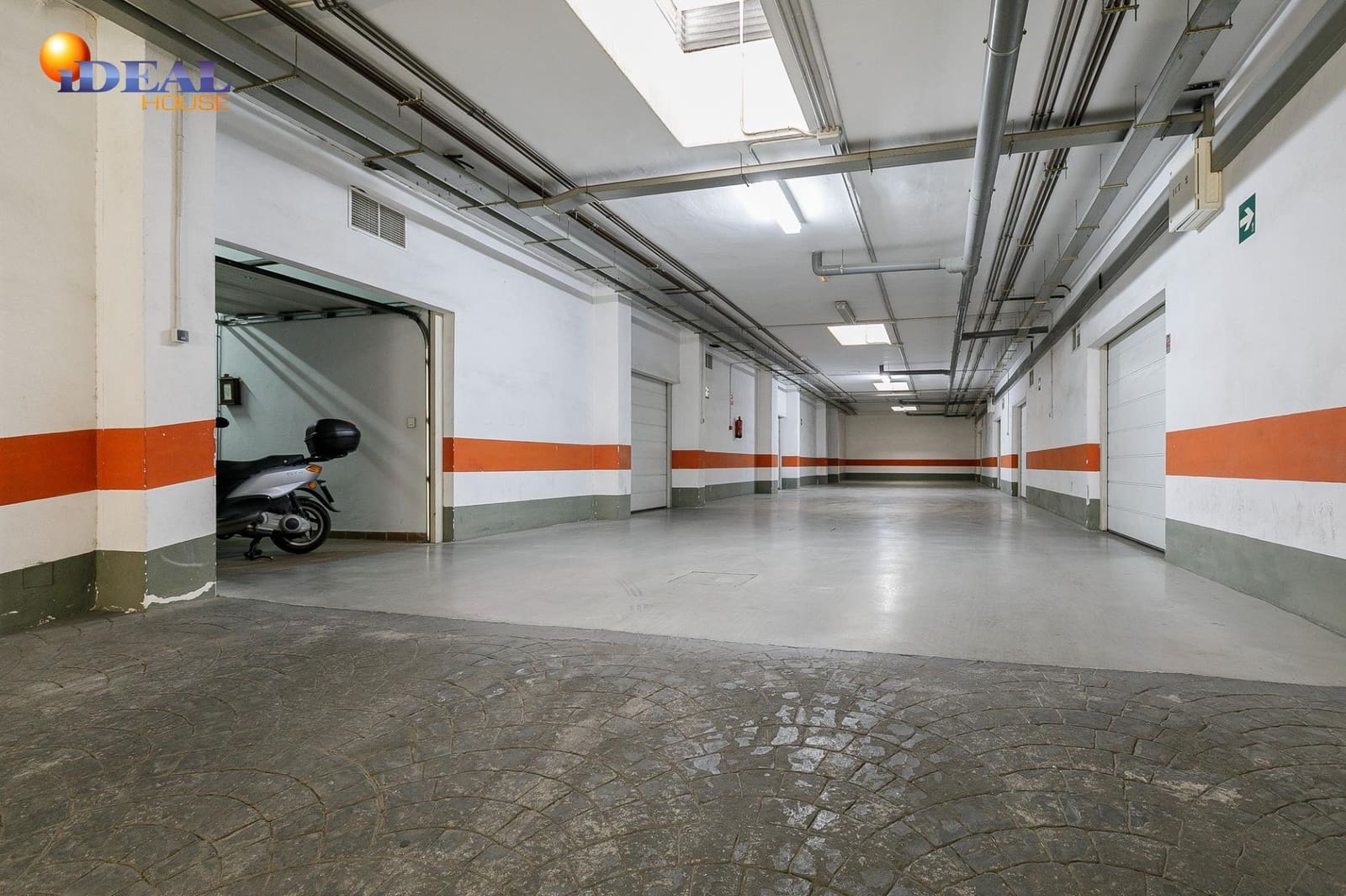 5 makuuhuone Omakotitalo myytävänä paikassa Granada kaupunki mukana uima-altaan 
autotalli - 449 900 € (Ref: 9434019)