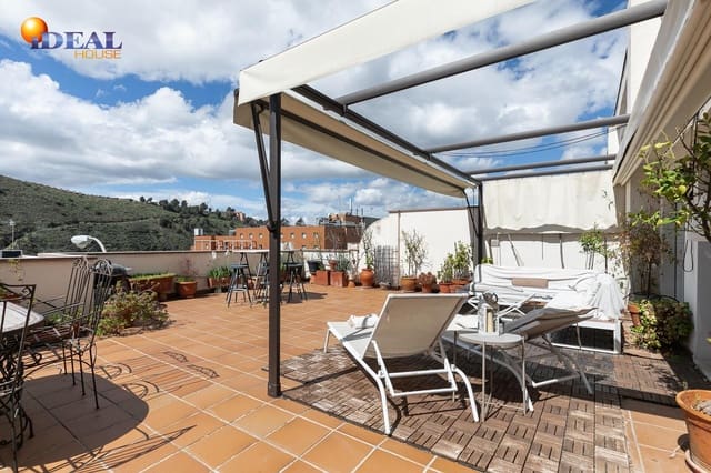 5 makuuhuone Omakotitalo myytävänä paikassa Carretera de la Sierra, Granada kaupunki mukana uima-altaan 
autotalli - 449 900 € (Ref: 9434019)