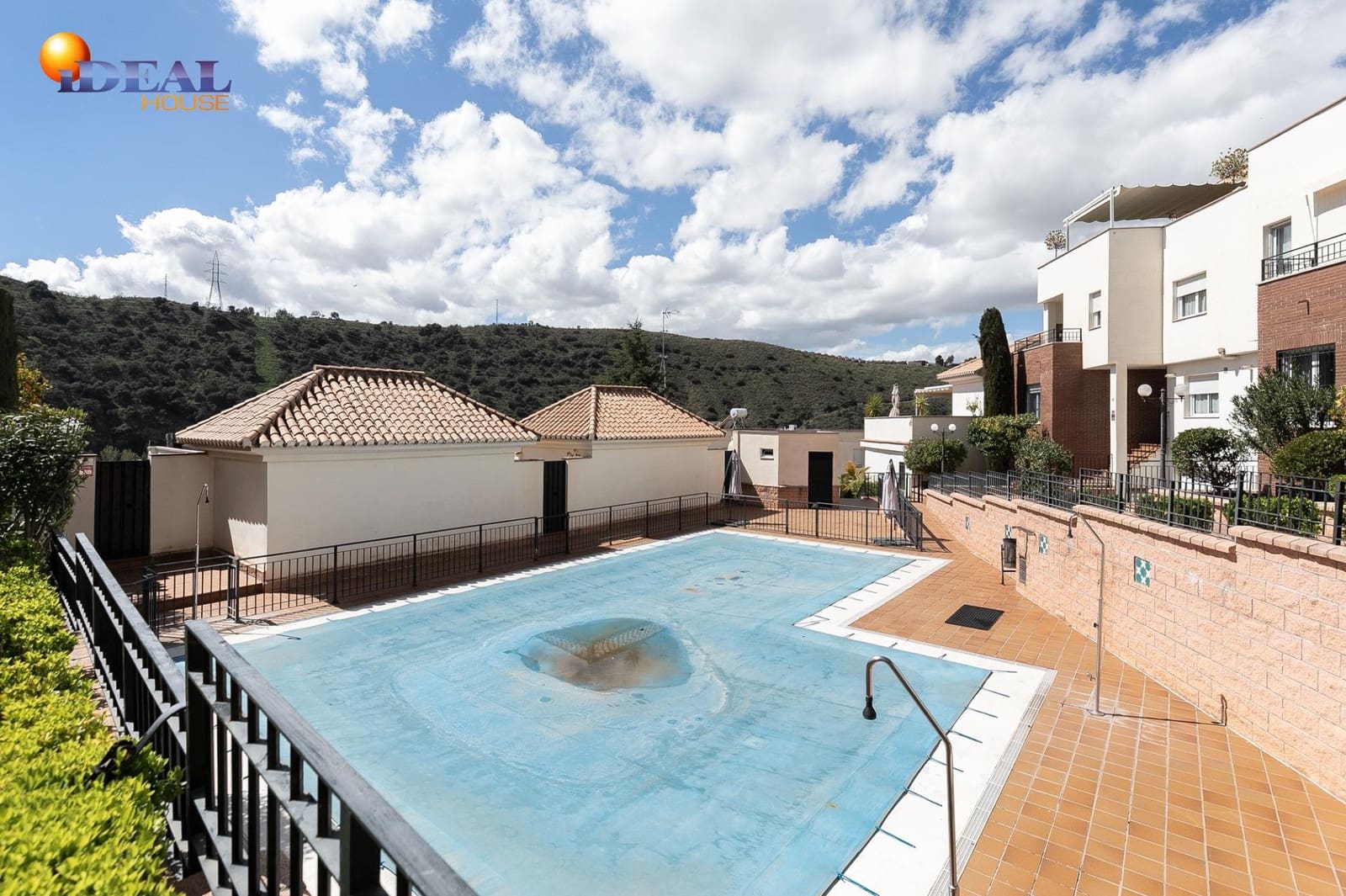 5 makuuhuone Omakotitalo myytävänä paikassa Granada kaupunki mukana uima-altaan 
autotalli - 449 900 € (Ref: 9434019)