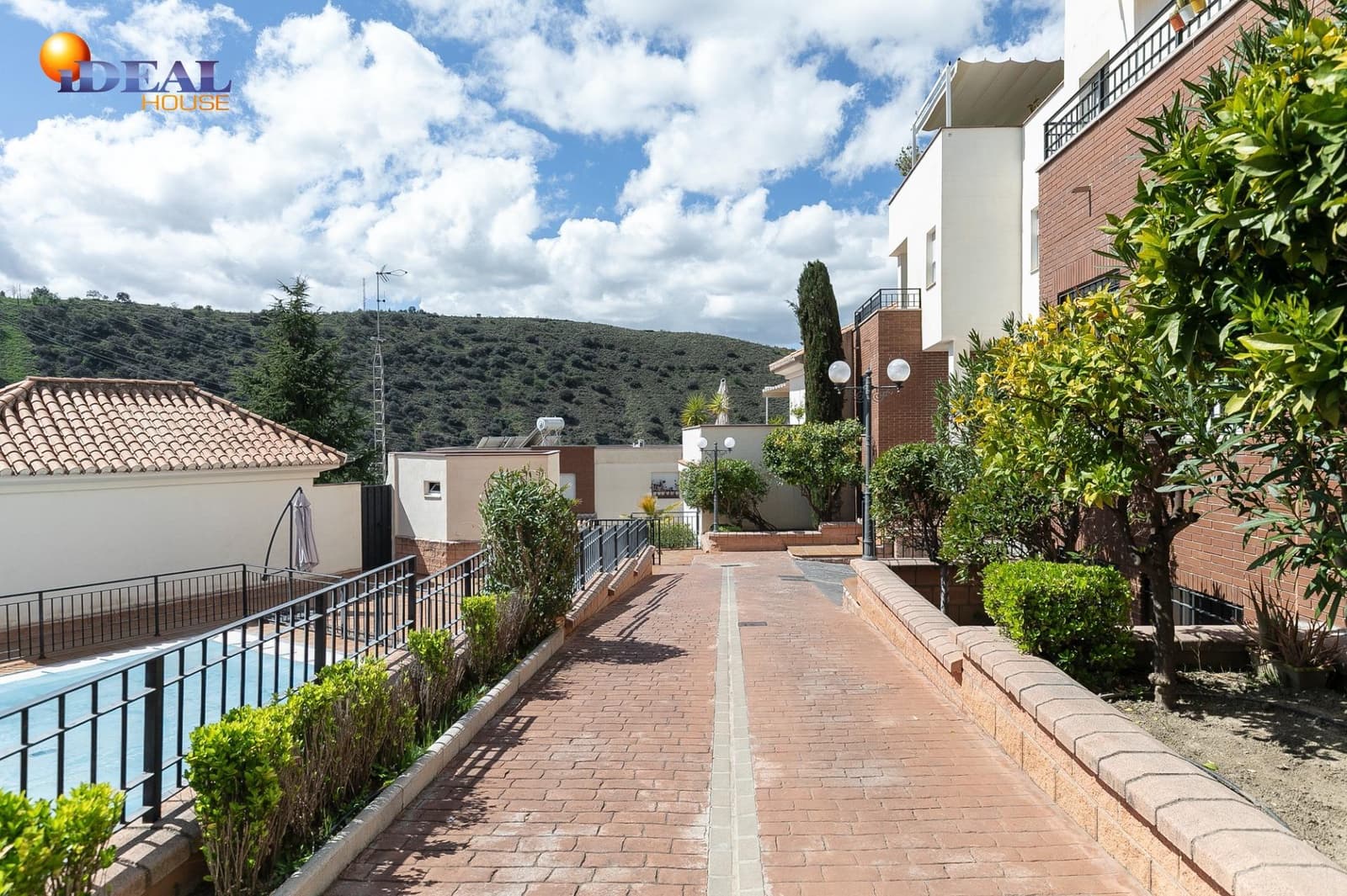 5 makuuhuone Omakotitalo myytävänä paikassa Granada kaupunki mukana uima-altaan 
autotalli - 449 900 € (Ref: 9434019)