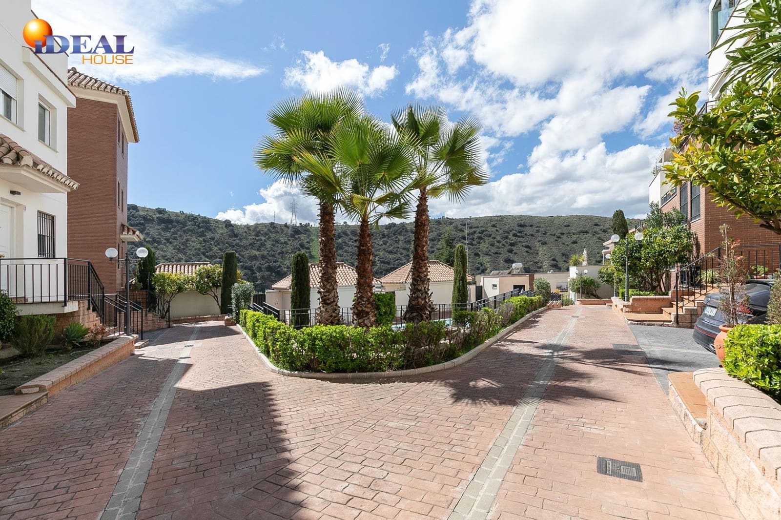 5 makuuhuone Omakotitalo myytävänä paikassa Granada kaupunki mukana uima-altaan 
autotalli - 449 900 € (Ref: 9434019)