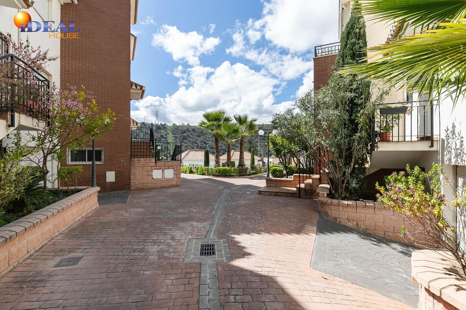 5 makuuhuone Omakotitalo myytävänä paikassa Granada kaupunki mukana uima-altaan 
autotalli - 449 900 € (Ref: 9434019)