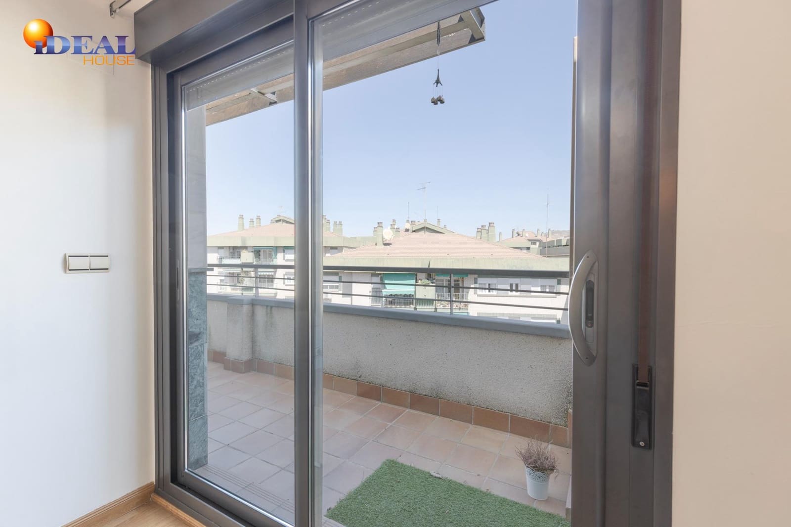 3 bedroom Flat for sale in Granada city with pool garage - € 595,000 (Ref: 9434020)