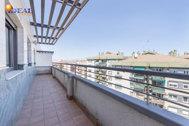 3 bedroom Flat for sale in Granada city with pool garage - € 595,000 (Ref: 9434020)