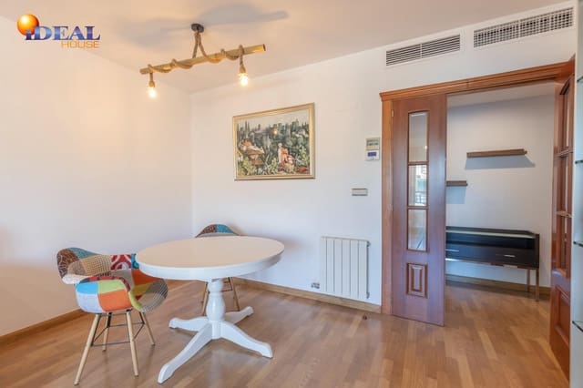 3 bedroom Flat for sale in Granada city with pool garage - € 595,000 (Ref: 9434020)