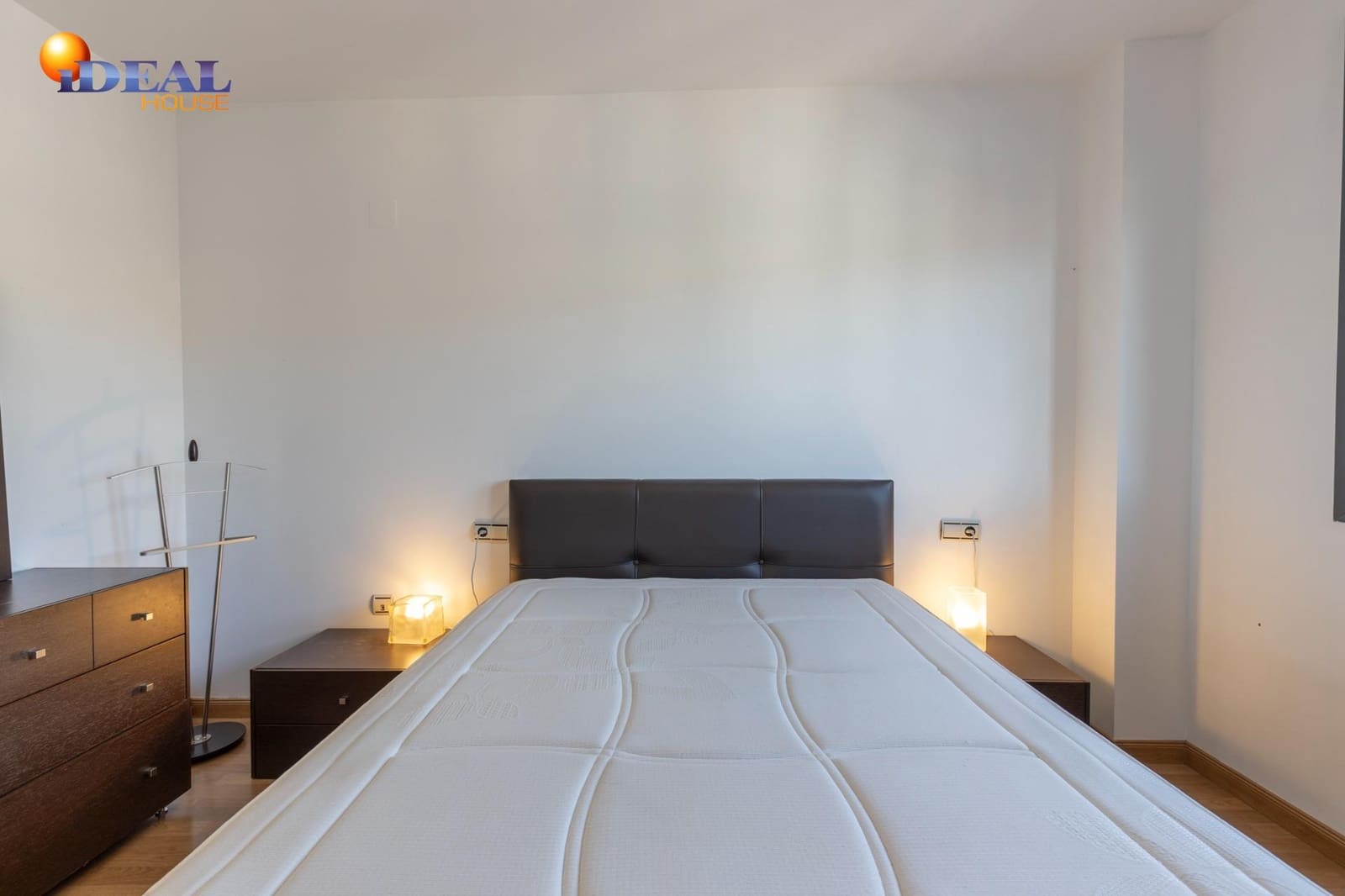 3 bedroom Flat for sale in Granada city with pool garage - € 595,000 (Ref: 9434020)