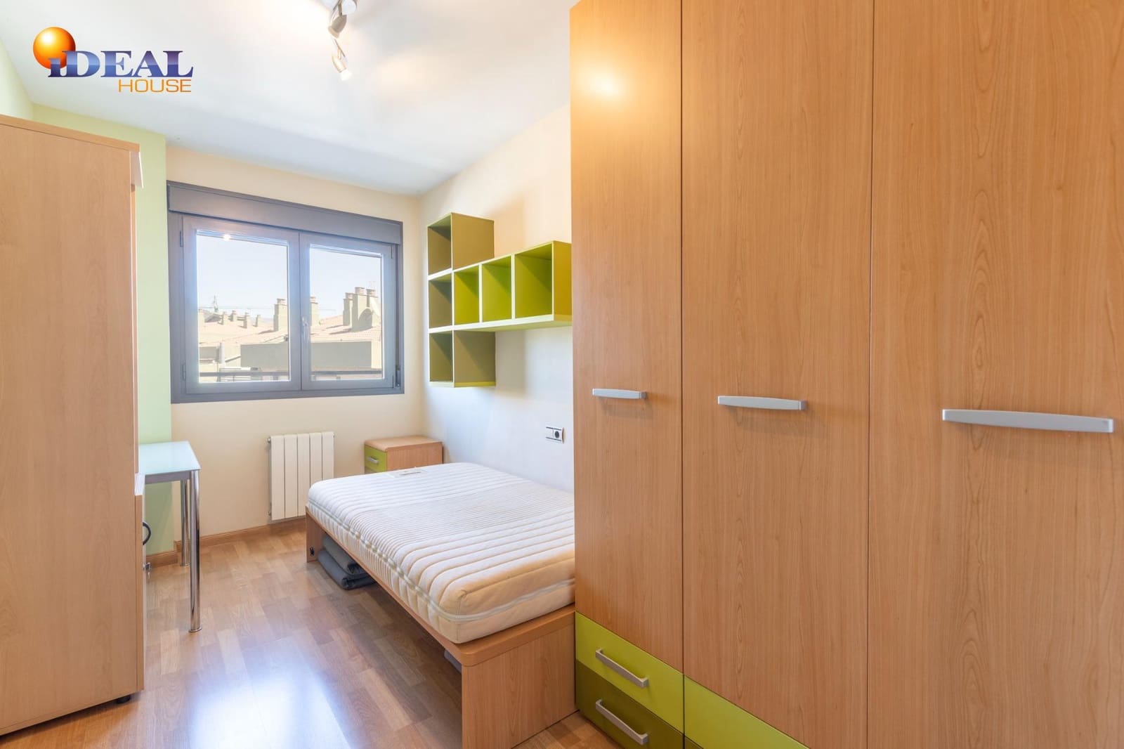 3 bedroom Flat for sale in Granada city with pool garage - € 595,000 (Ref: 9434020)