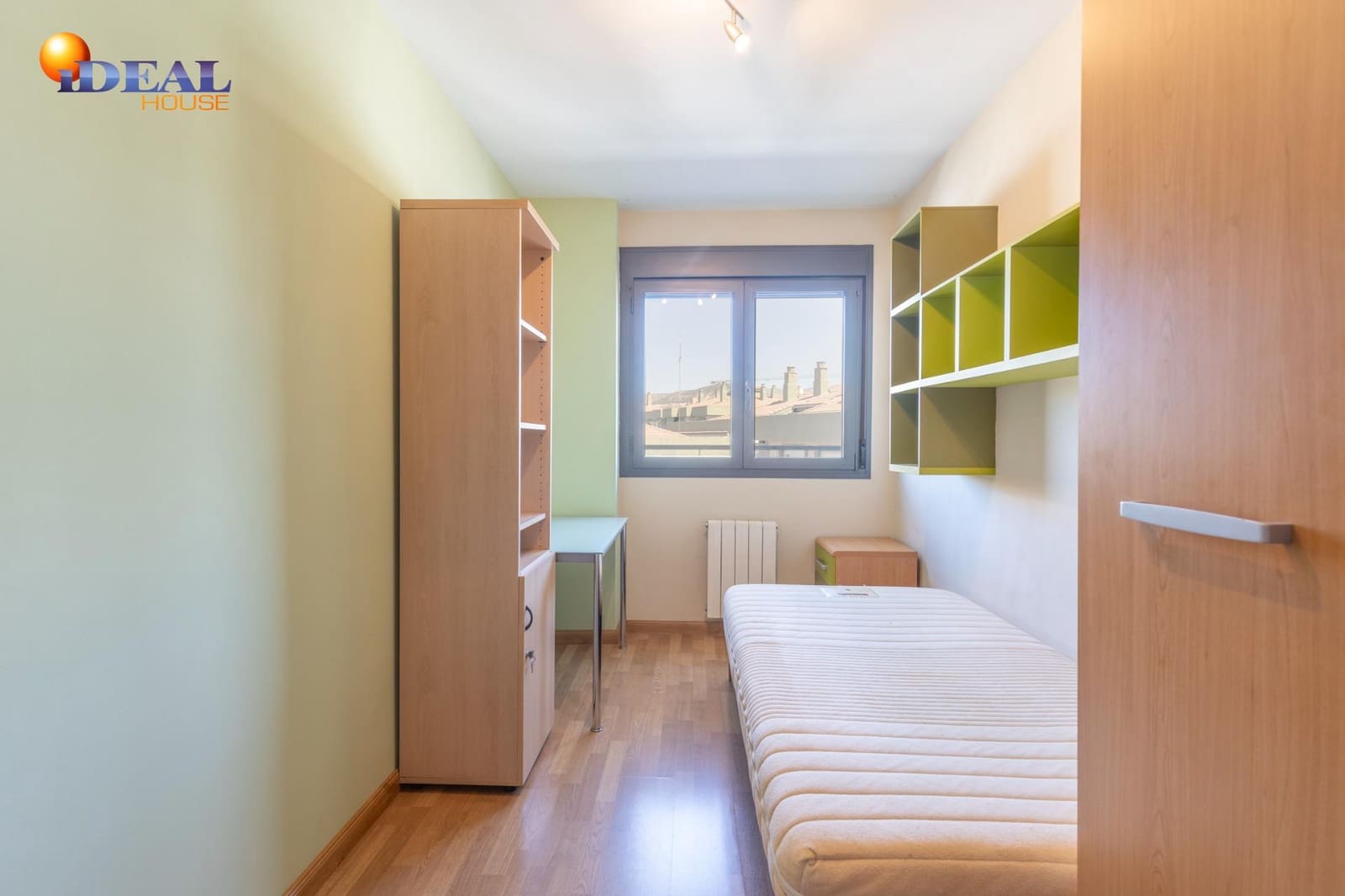 3 bedroom Flat for sale in Granada city with pool garage - € 595,000 (Ref: 9434020)