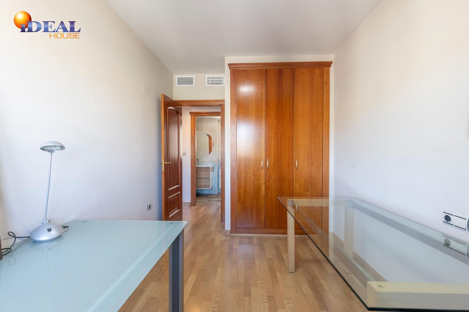 3 bedroom Flat for sale in Granada city with pool garage - € 595,000 (Ref: 9434020)