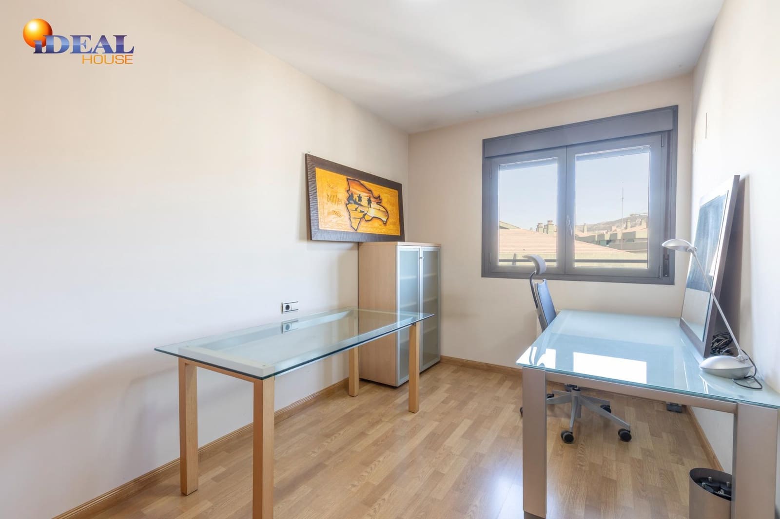 3 bedroom Flat for sale in Granada city with pool garage - € 595,000 (Ref: 9434020)