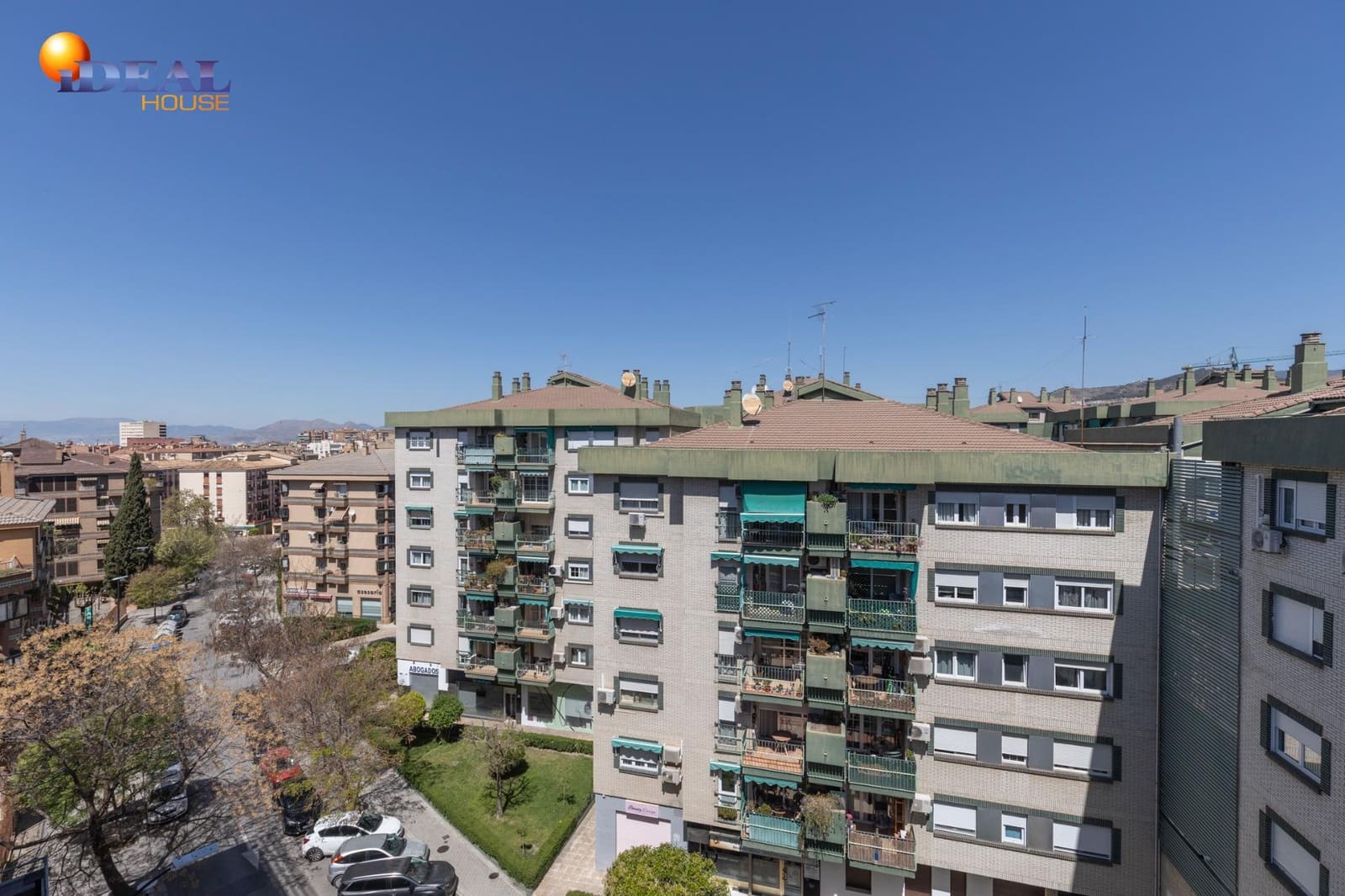 3 bedroom Flat for sale in Granada city with pool garage - € 595,000 (Ref: 9434020)