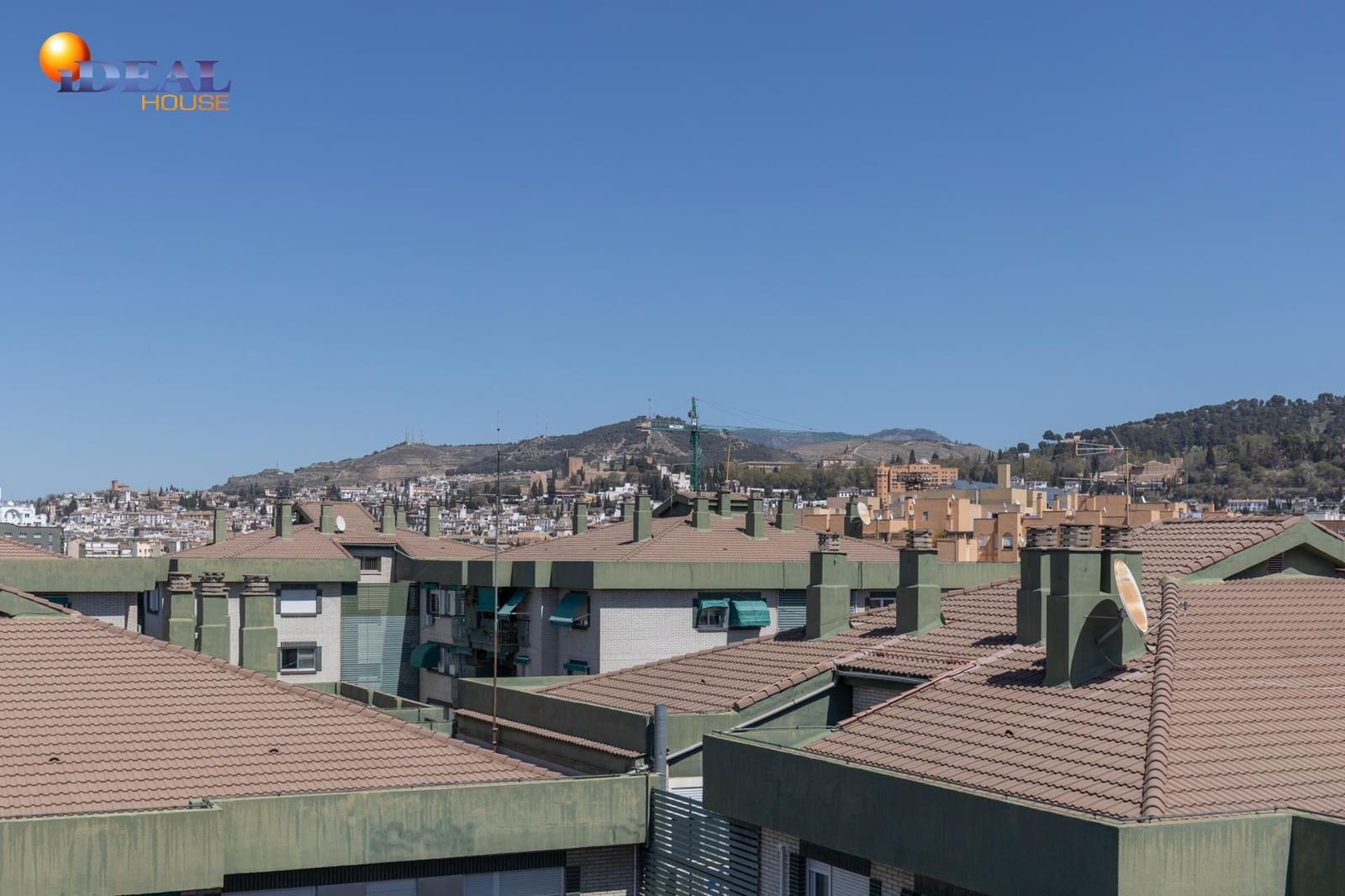 3 bedroom Flat for sale in Granada city with pool garage - € 595,000 (Ref: 9434020)