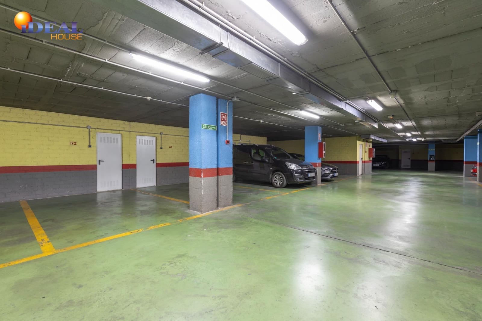 3 bedroom Flat for sale in Granada city with pool garage - € 595,000 (Ref: 9434020)