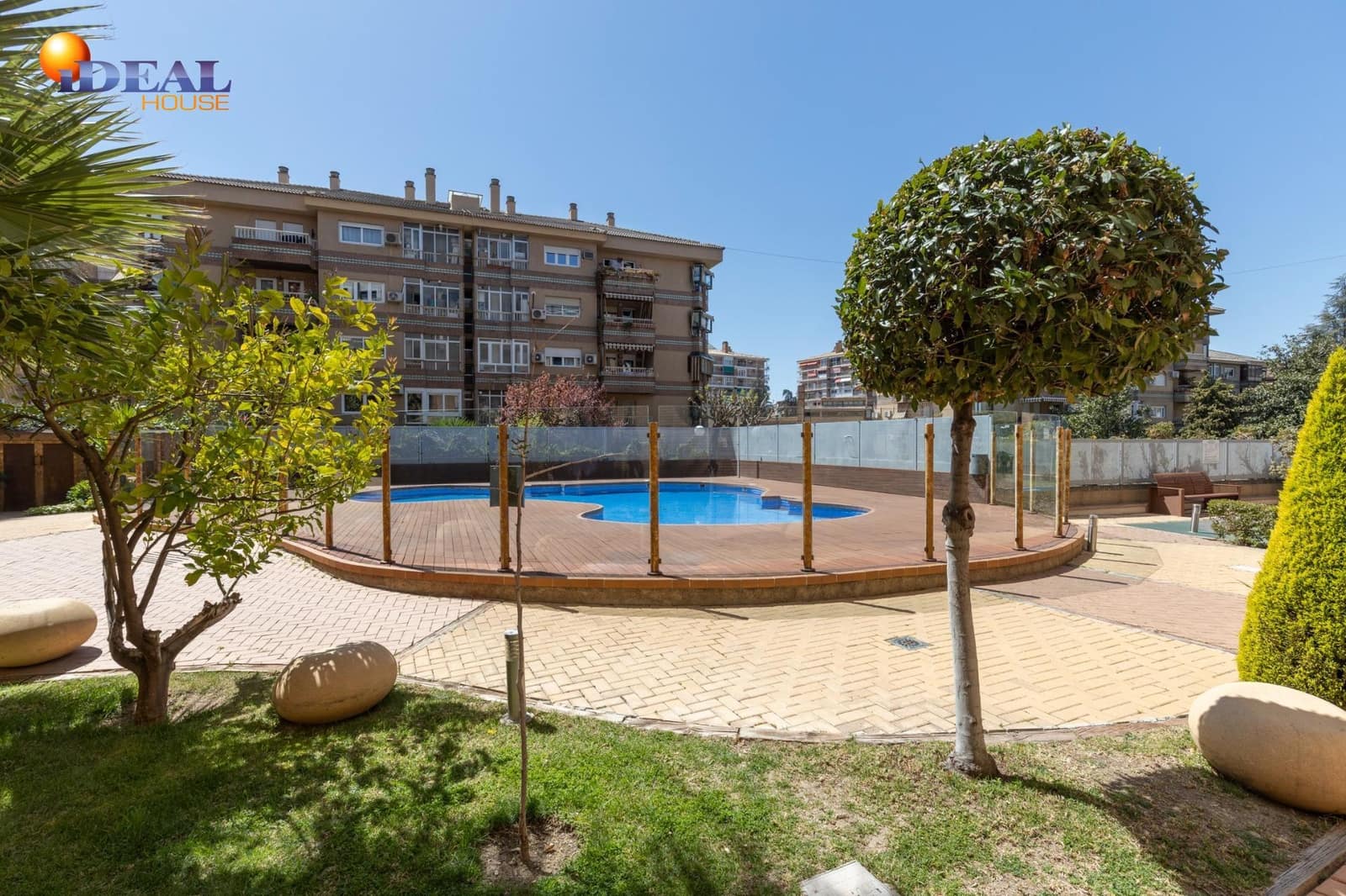 3 bedroom Flat for sale in Granada city with pool garage - € 595,000 (Ref: 9434020)