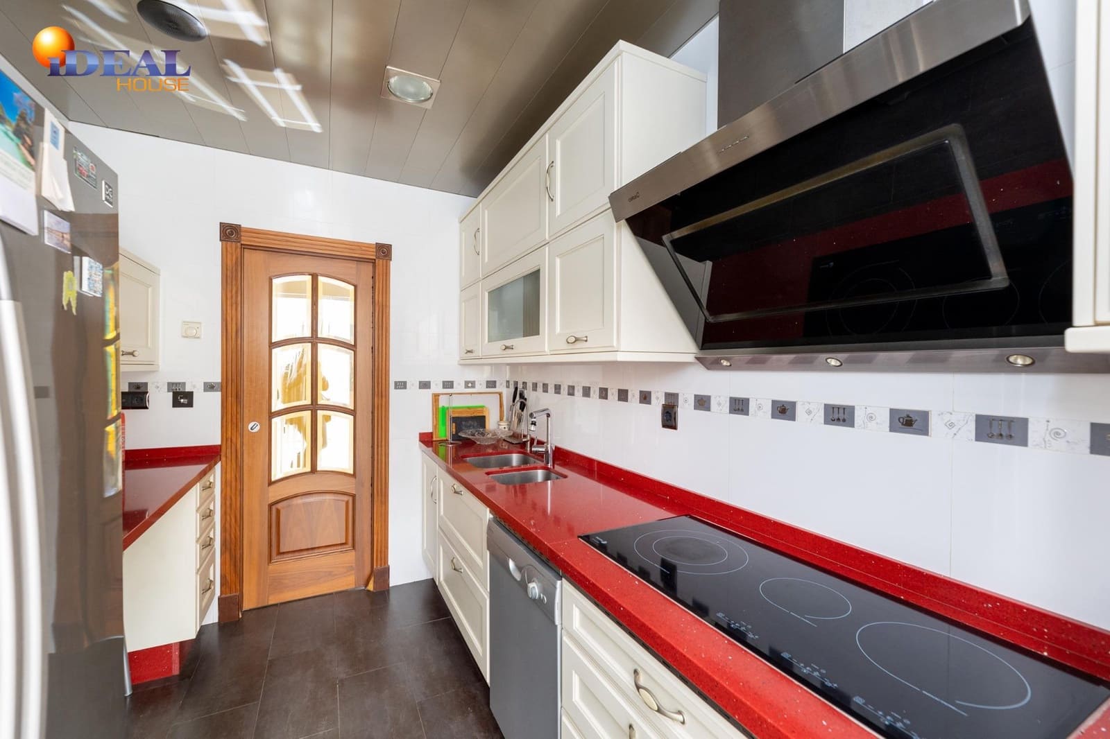 4 makuuhuone Rivitalo myytävänä paikassa Maracena mukana 
autotalli - 280 000 € (Ref: 9434021)