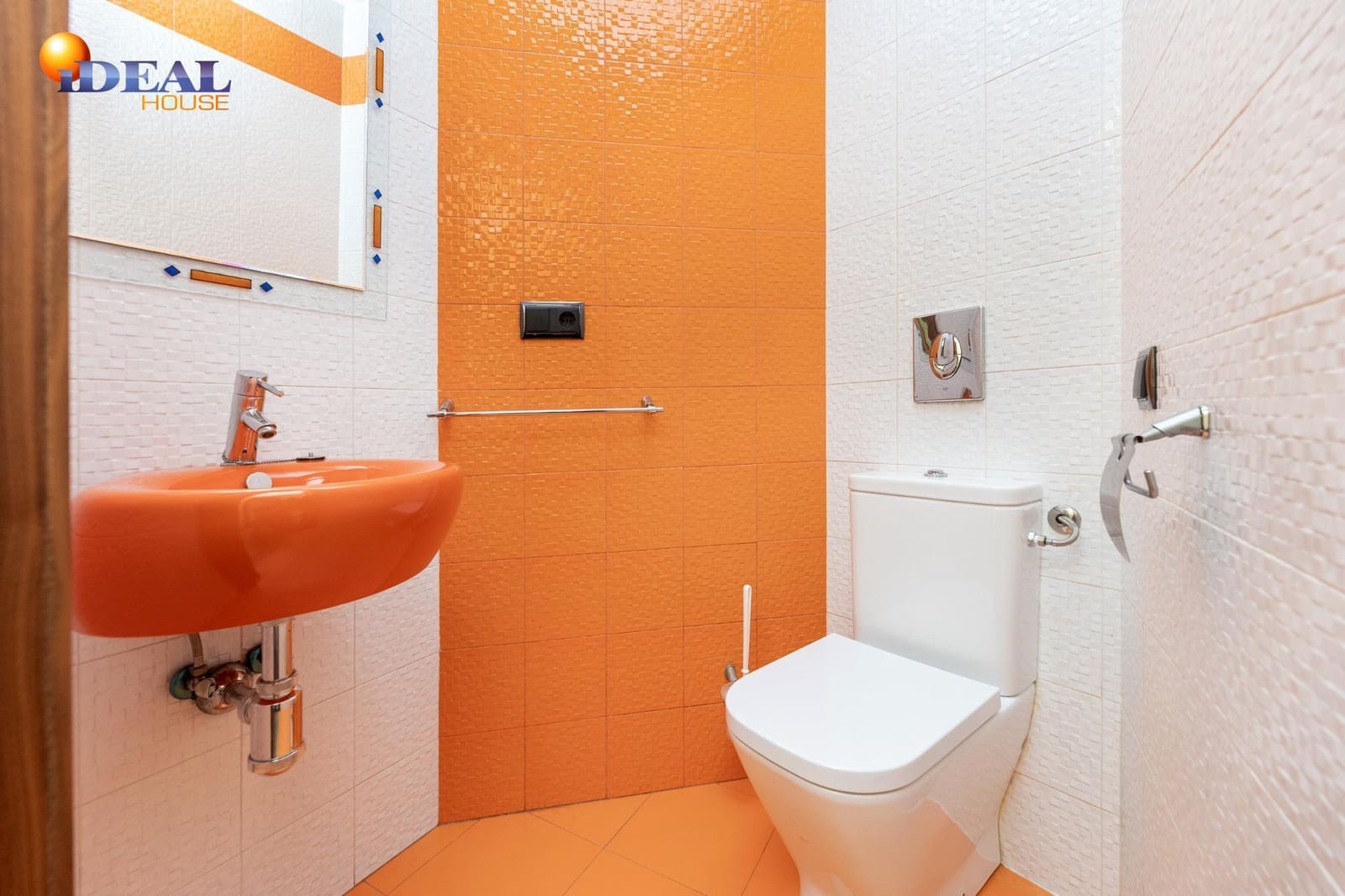 4 makuuhuone Rivitalo myytävänä paikassa Maracena mukana 
autotalli - 280 000 € (Ref: 9434021)