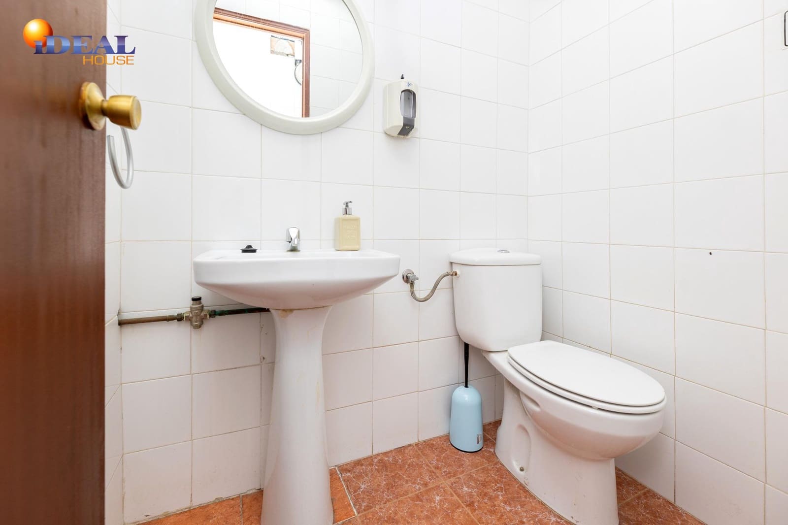 Commercial for sale in Granada city - € 49,900 (Ref: 9434022)