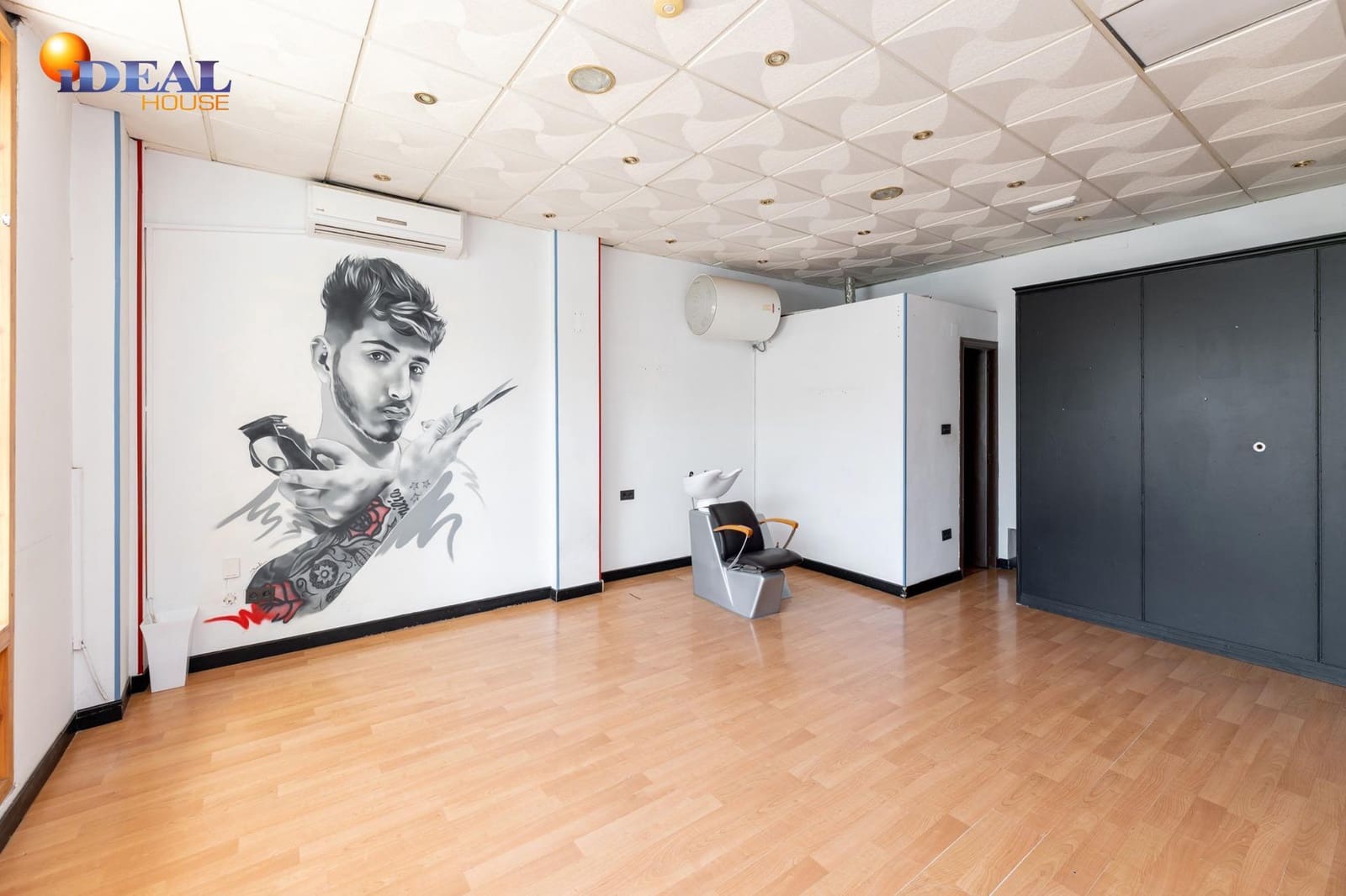 Commercial for sale in Granada city - € 49,900 (Ref: 9434022)