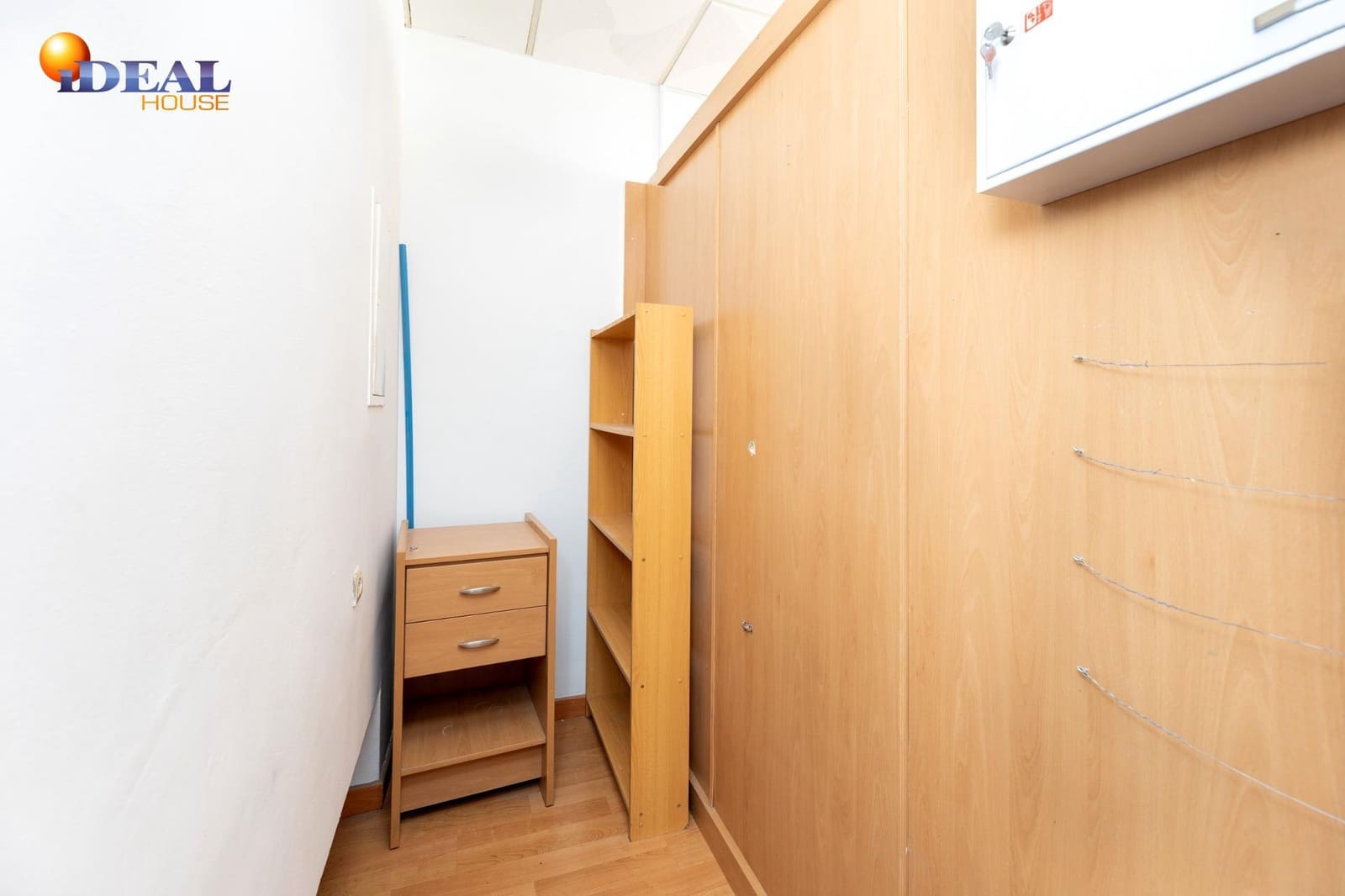 Commercial for sale in Granada city - € 49,900 (Ref: 9434022)