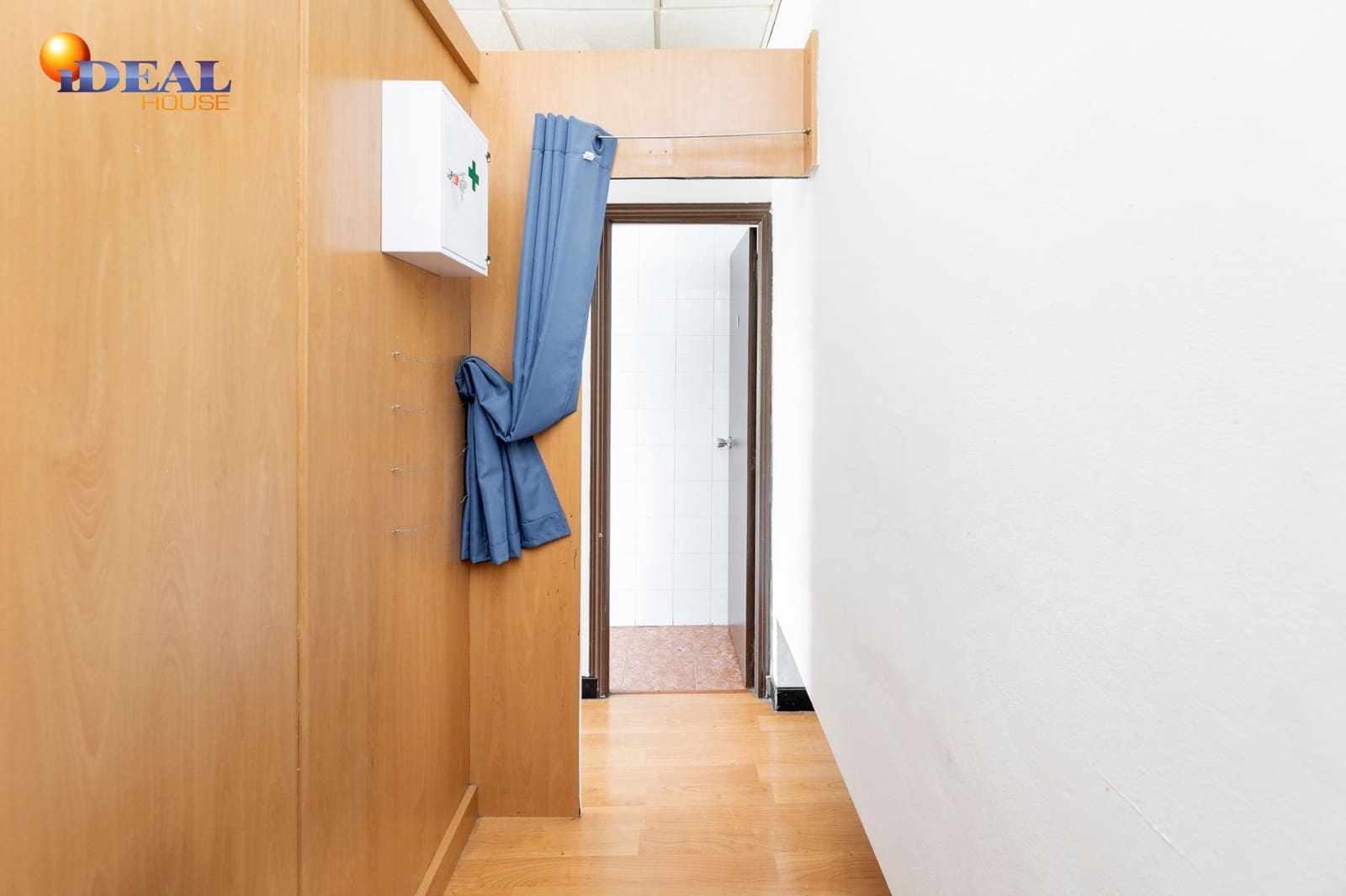 Commercial for sale in Granada city - € 49,900 (Ref: 9434022)