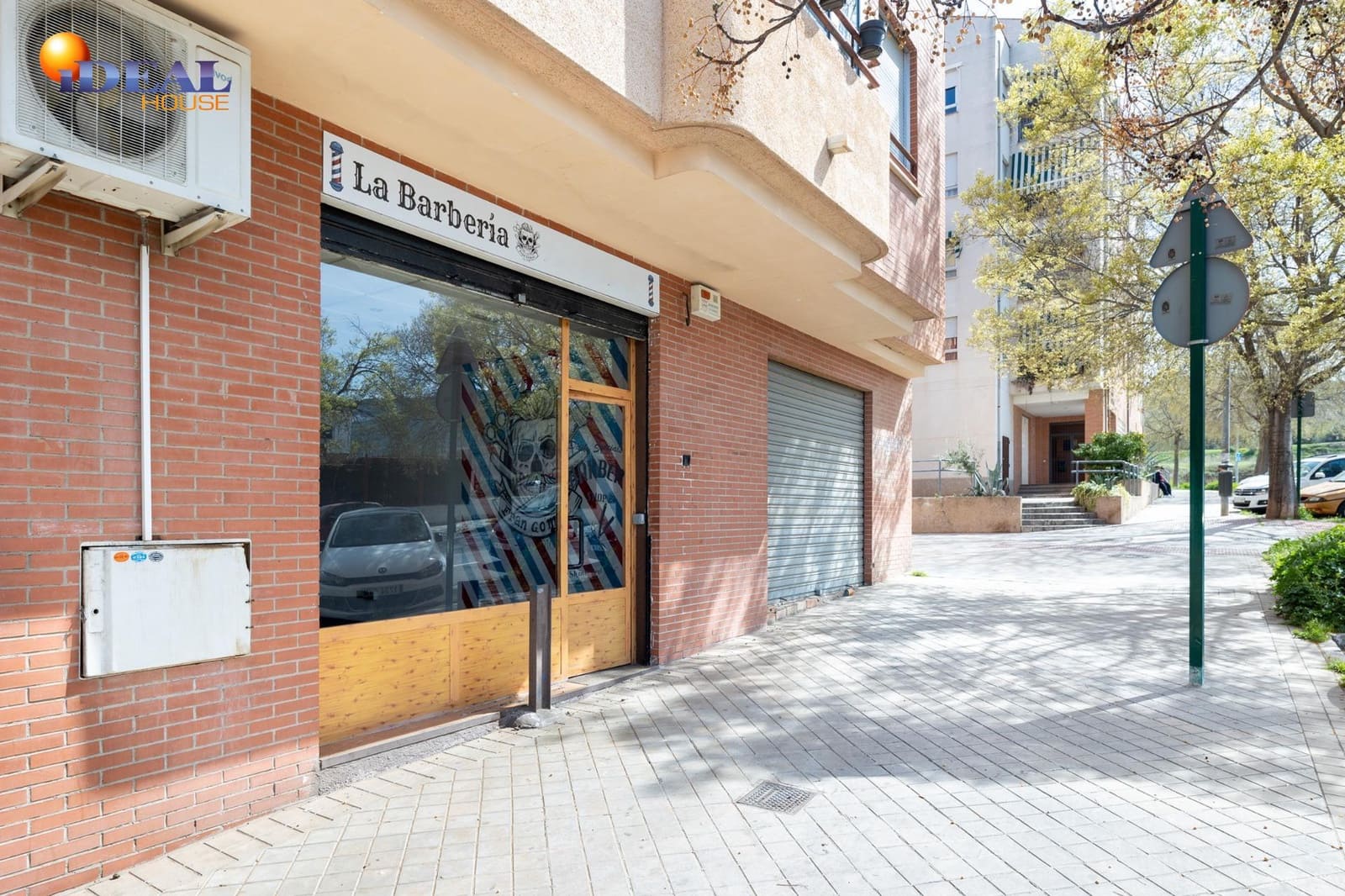 Commercial for sale in Granada city - € 49,900 (Ref: 9434022)