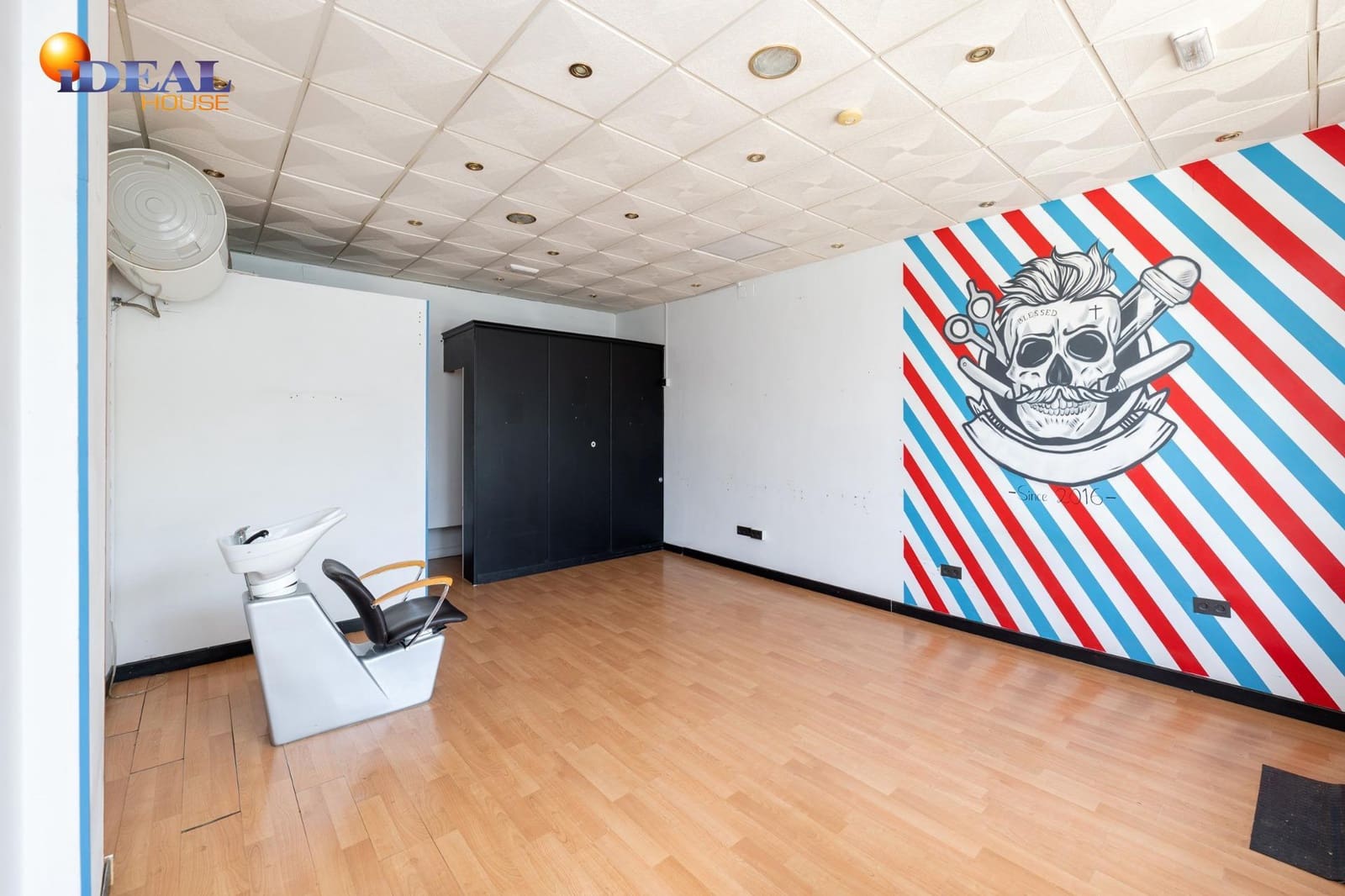 Commercial for sale in Granada city - € 49,900 (Ref: 9434022)