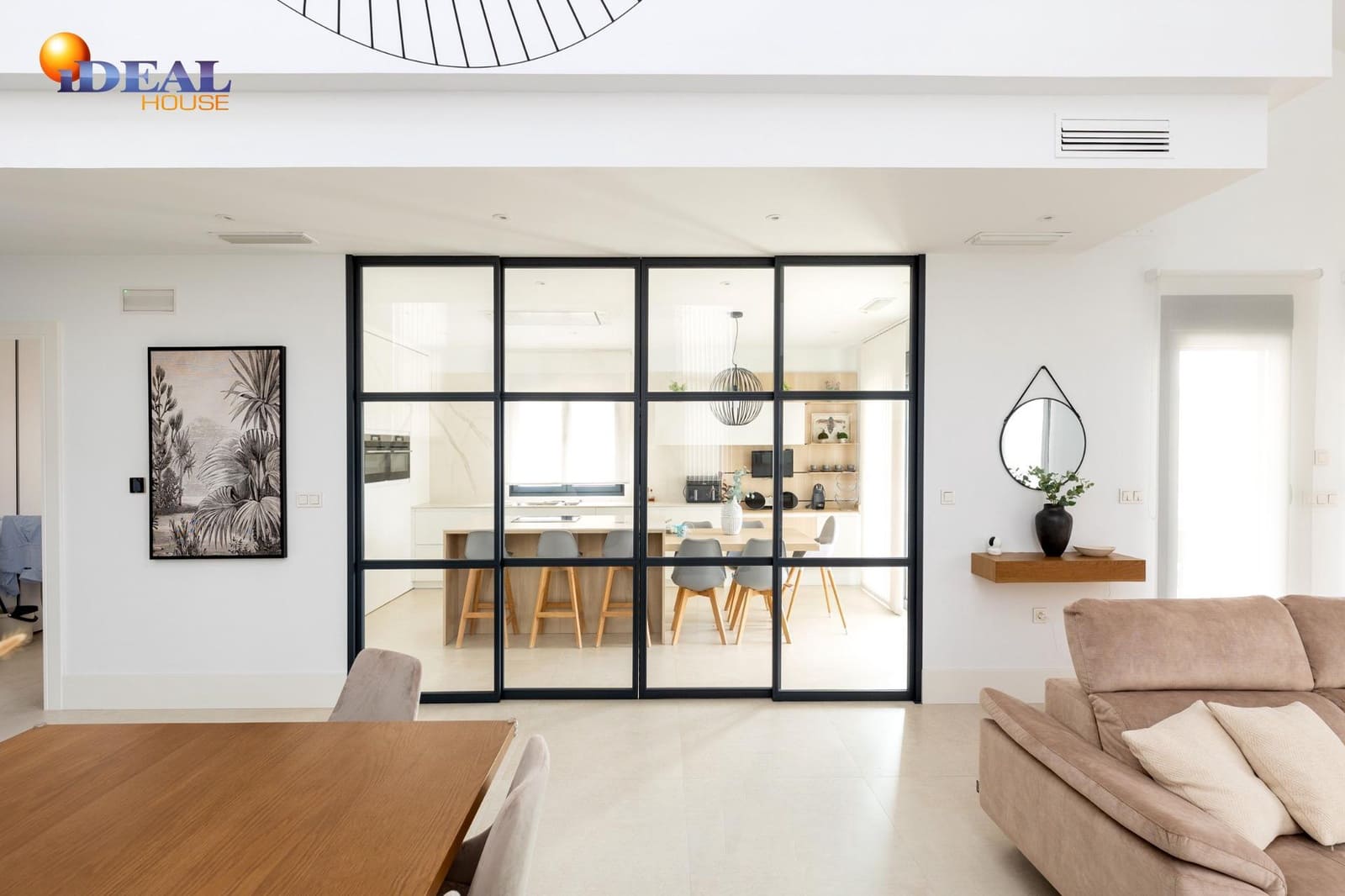 6 bedroom Villa for sale in Peligros with pool garage - € 890,000 (Ref: 9434023)