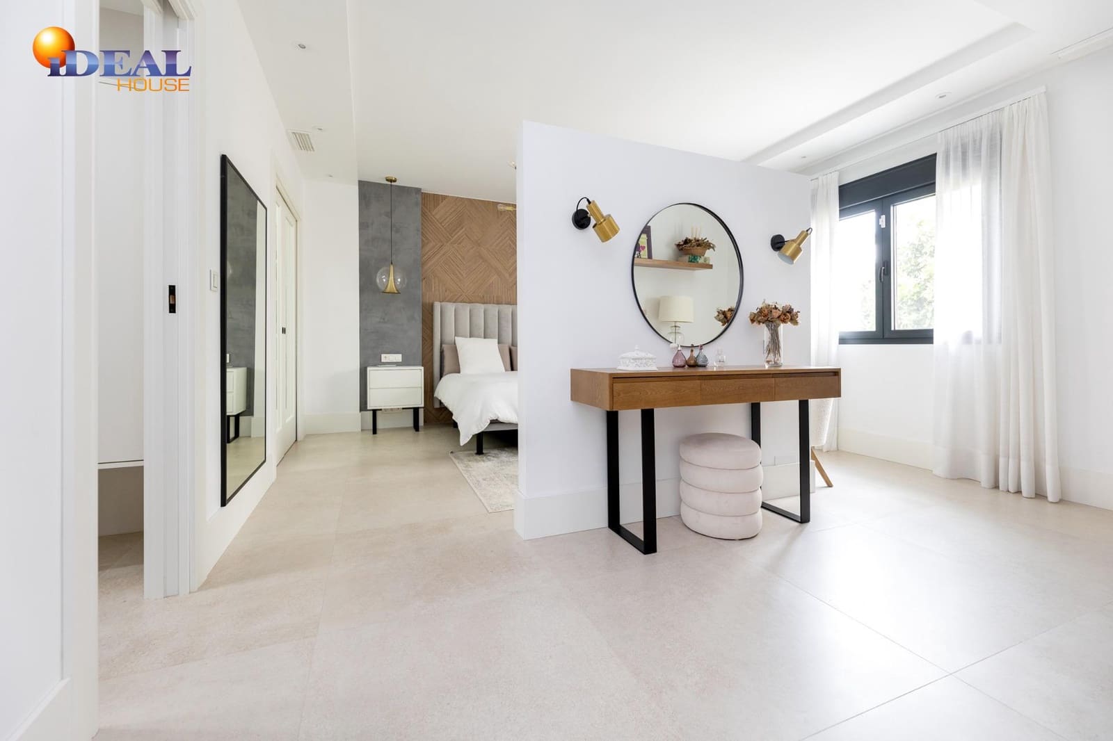 6 bedroom Villa for sale in Peligros with pool garage - € 890,000 (Ref: 9434023)