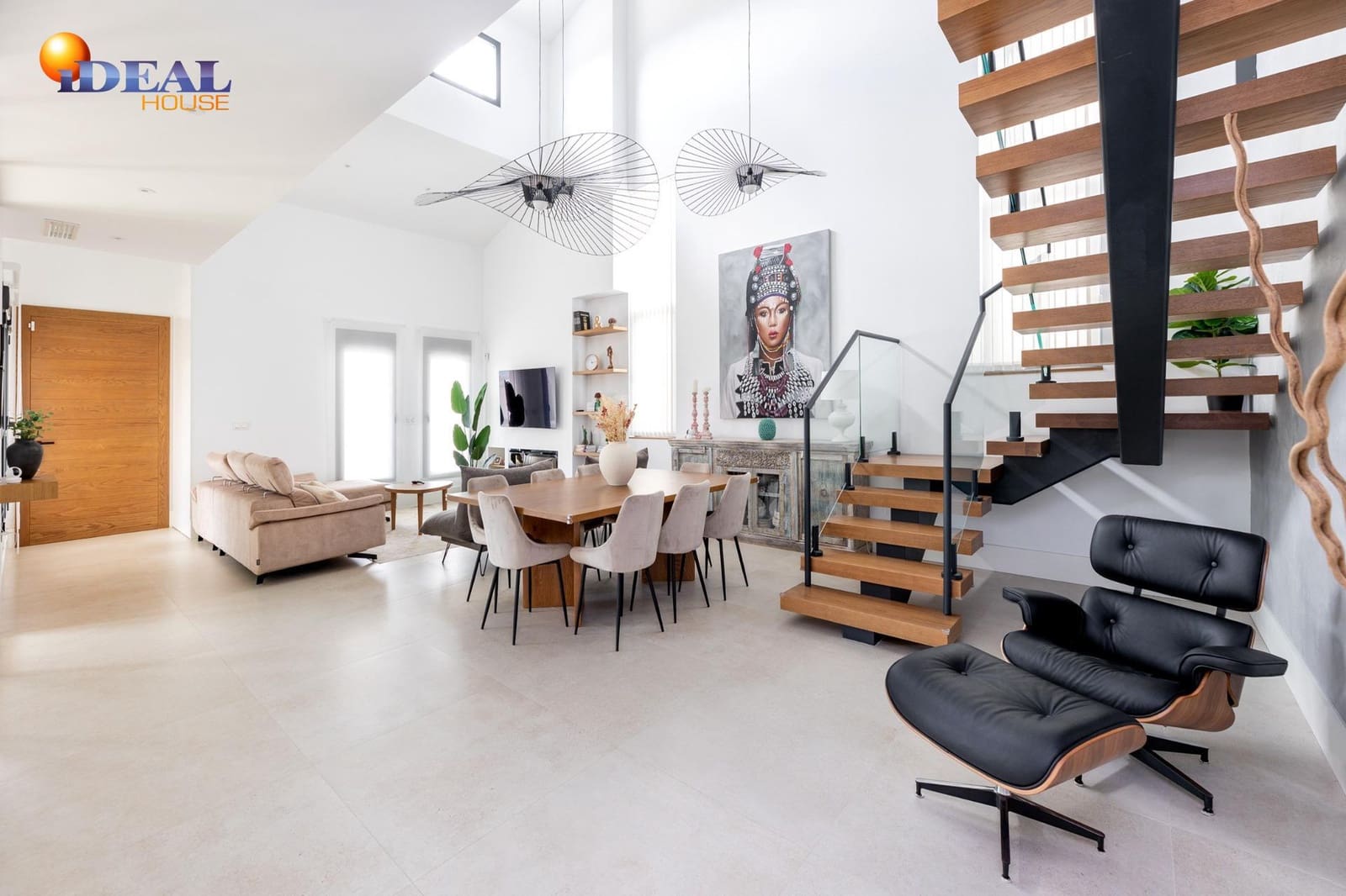 6 bedroom Villa for sale in Peligros with pool garage - € 890,000 (Ref: 9434023)