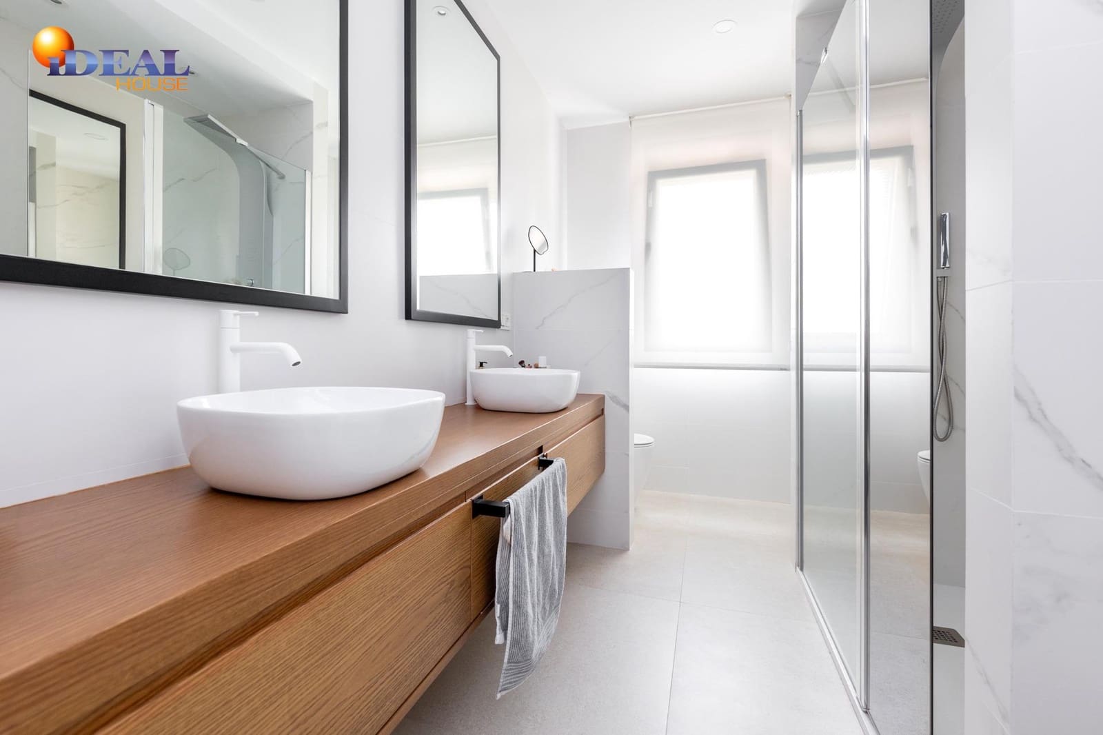 6 bedroom Villa for sale in Peligros with pool garage - € 890,000 (Ref: 9434023)