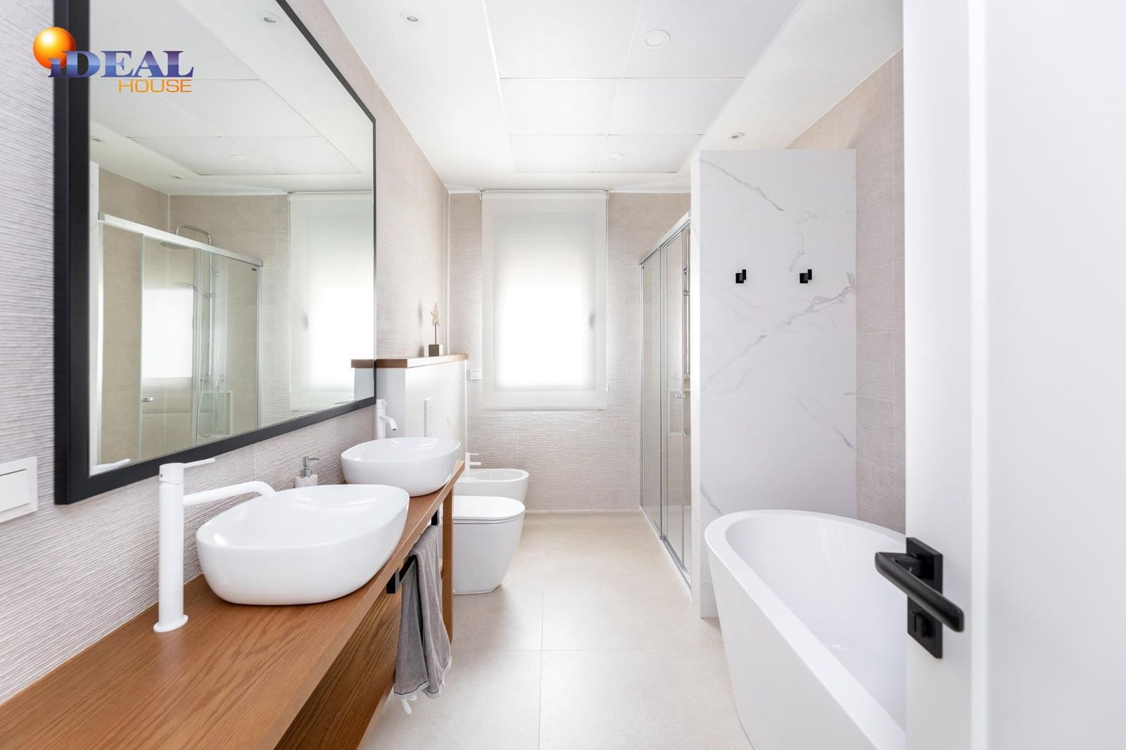 6 bedroom Villa for sale in Peligros with pool garage - € 890,000 (Ref: 9434023)